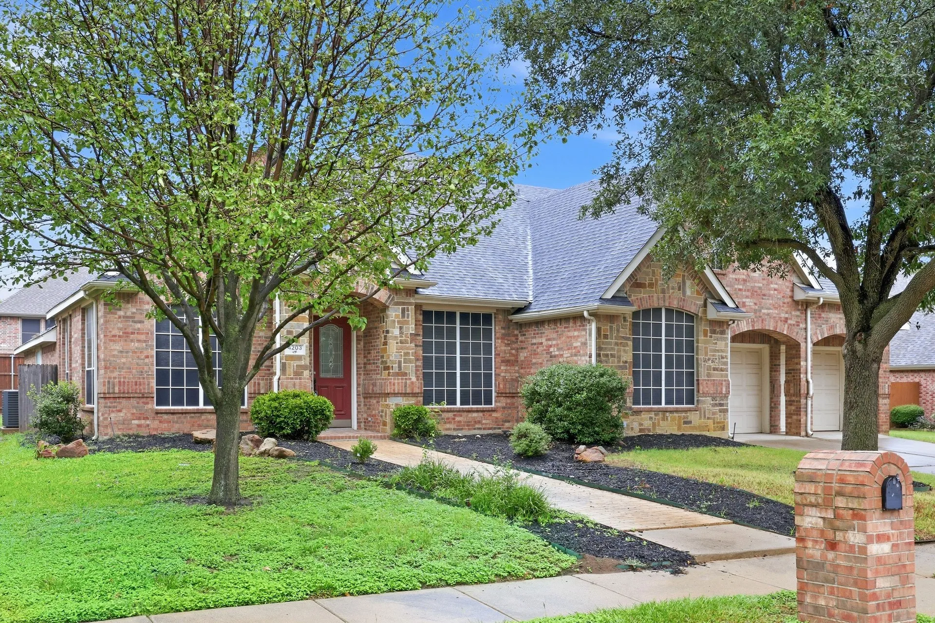 Single Family Residence For Sale in Tarrant County , 4203 Wildbriar Lane, Mansfield, Texas 76063, 4 Bedroom, 4 Bathroom, 2 Garage spaces, 3,591 Sqft, built in 2002, mls#21402443, Real Estate Agent in Mansfield, Homes For Sale in Tarrant county, Homes For Sale in Mansfield, Realtor in Mansfield Texas, Real Estate Brokerage Independent Realty Texas, Luminita Cordes Realtor