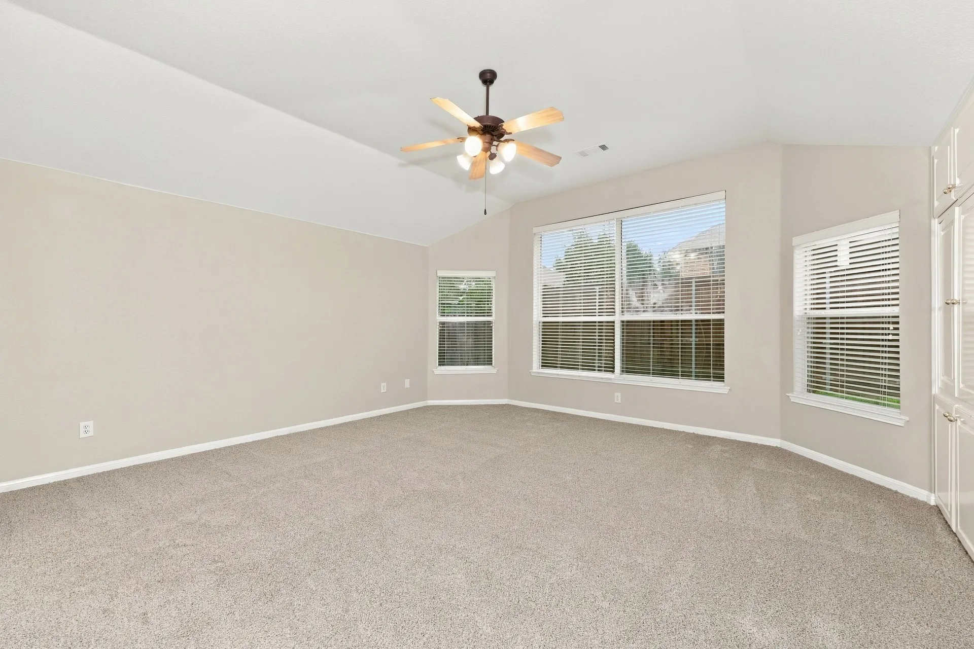 Single Family Residence For Sale in Tarrant County , 4203 Wildbriar Lane, Mansfield, Texas 76063, 4 Bedroom, 4 Bathroom, 2 Garage spaces, 3,591 Sqft, built in 2002, mls#21402443, Real Estate Agent in Mansfield, Homes For Sale in Tarrant county, Homes For Sale in Mansfield, Realtor in Mansfield Texas, Real Estate Brokerage Independent Realty Texas, Luminita Cordes Realtor