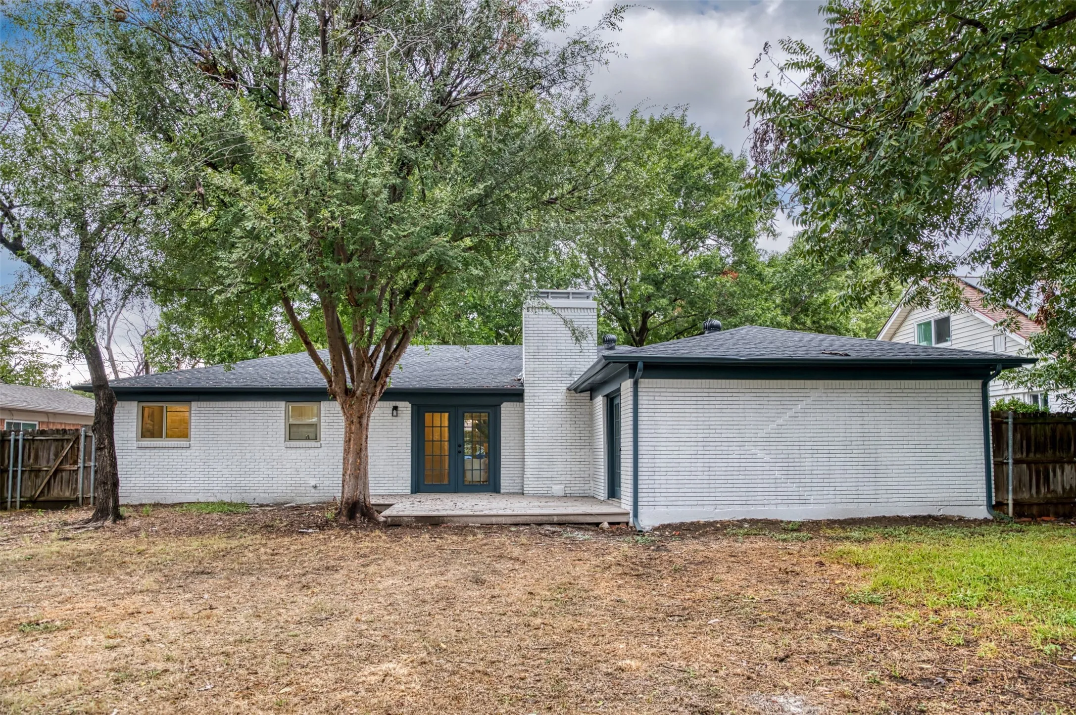 Single Family Residence For Sale in Tarrant County , 2829 Southgate Drive, Fort Worth, Texas 76133, 3 Bedroom, 2 Bathroom, 2 Garage spaces, 1,566 Sqft, built in 1960, mls#21389478, Real Estate Agent in Fort Worth, Homes For Sale in Tarrant county, Homes For Sale in Fort Worth, Realtor in Fort Worth Texas, Real Estate Brokerage Independent Realty Texas, Luminita Cordes Realtor