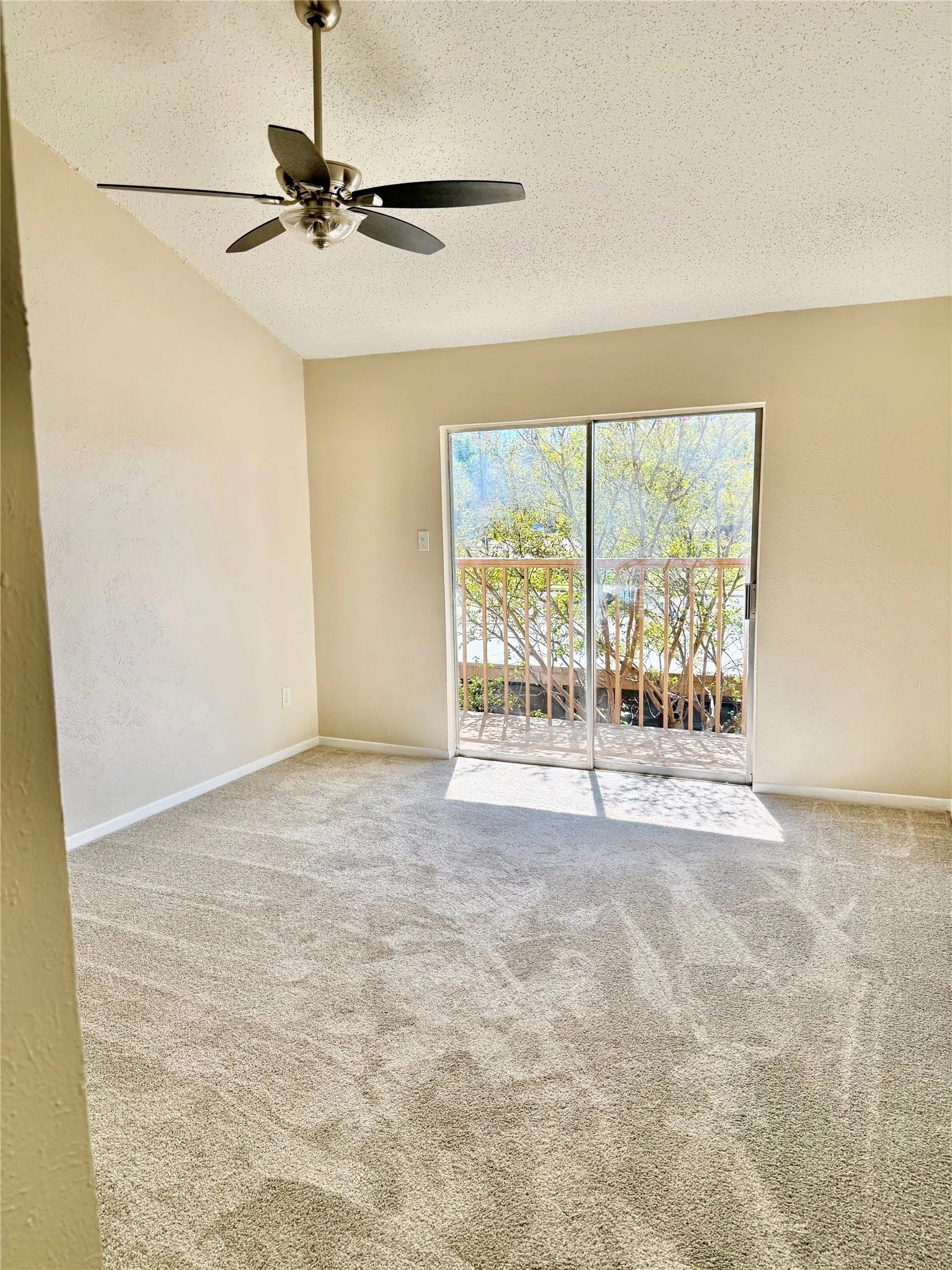 Townhouse For Sale in Tarrant County , 2114 Westmoor Place, Arlington, Texas 76015, 4 Bedroom, 3 Bathroom, 2 Garage spaces, 1,706 Sqft, built in 1973, mls#21397008, Real Estate Agent in Arlington, Homes For Sale in Tarrant county, Homes For Sale in Arlington, Realtor in Arlington Texas, Real Estate Brokerage Independent Realty Texas, Luminita Cordes Realtor