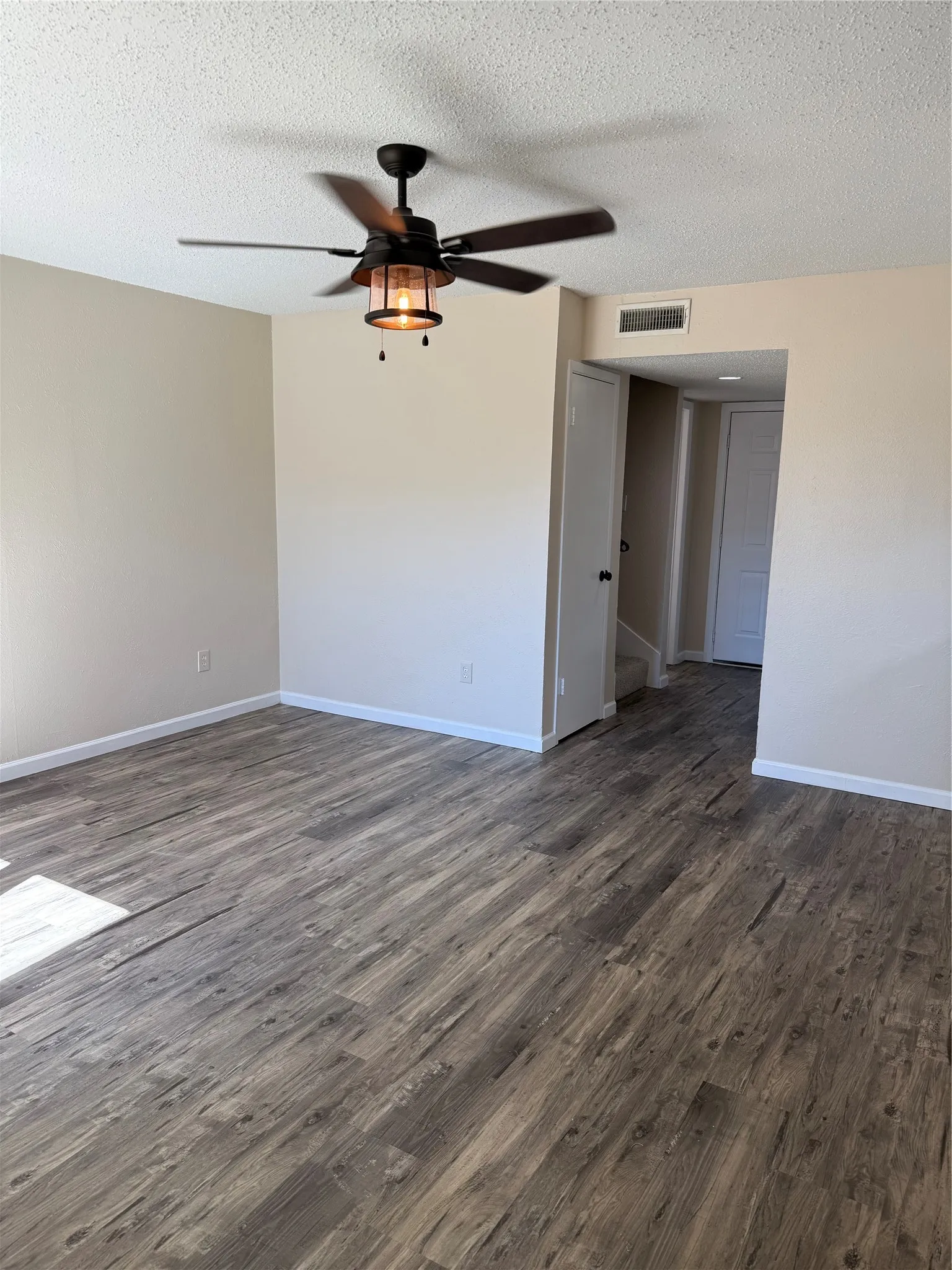 Townhouse For Sale in Tarrant County , 2114 Westmoor Place, Arlington, Texas 76015, 4 Bedroom, 3 Bathroom, 2 Garage spaces, 1,706 Sqft, built in 1973, mls#21397008, Real Estate Agent in Arlington, Homes For Sale in Tarrant county, Homes For Sale in Arlington, Realtor in Arlington Texas, Real Estate Brokerage Independent Realty Texas, Luminita Cordes Realtor