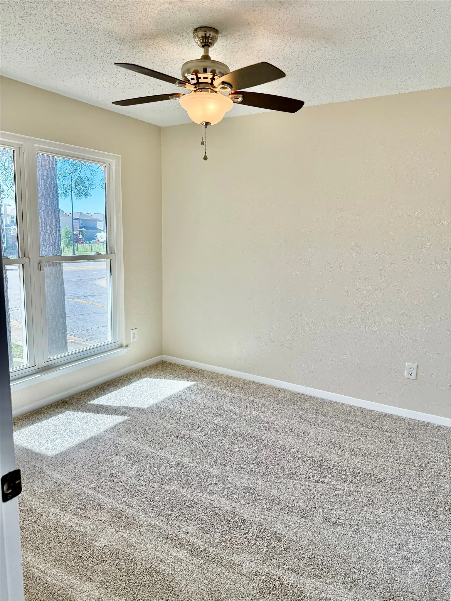 Townhouse For Sale in Tarrant County , 2114 Westmoor Place, Arlington, Texas 76015, 4 Bedroom, 3 Bathroom, 2 Garage spaces, 1,706 Sqft, built in 1973, mls#21397008, Real Estate Agent in Arlington, Homes For Sale in Tarrant county, Homes For Sale in Arlington, Realtor in Arlington Texas, Real Estate Brokerage Independent Realty Texas, Luminita Cordes Realtor