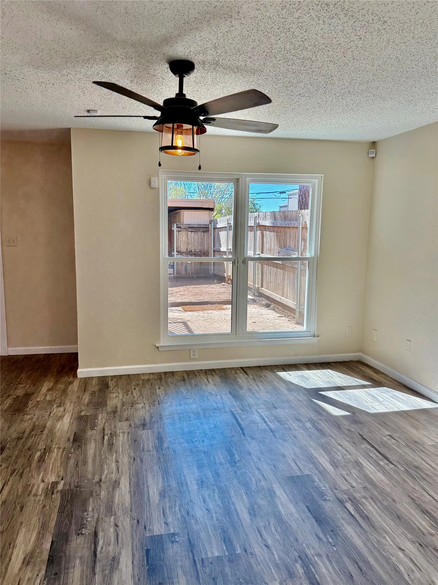 Townhouse For Sale in Tarrant County , 2114 Westmoor Place, Arlington, Texas 76015, 4 Bedroom, 3 Bathroom, 2 Garage spaces, 1,706 Sqft, built in 1973, mls#21397008, Real Estate Agent in Arlington, Homes For Sale in Tarrant county, Homes For Sale in Arlington, Realtor in Arlington Texas, Real Estate Brokerage Independent Realty Texas, Luminita Cordes Realtor