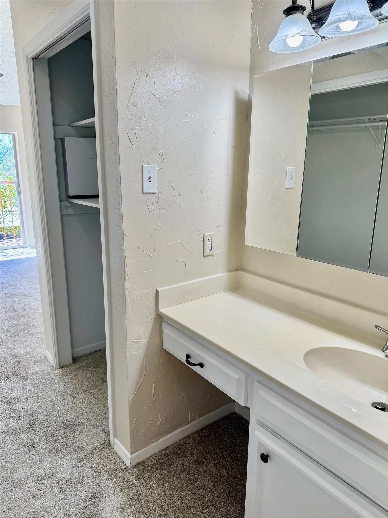 Townhouse For Sale in Tarrant County , 2114 Westmoor Place, Arlington, Texas 76015, 4 Bedroom, 3 Bathroom, 2 Garage spaces, 1,706 Sqft, built in 1973, mls#21397008, Real Estate Agent in Arlington, Homes For Sale in Tarrant county, Homes For Sale in Arlington, Realtor in Arlington Texas, Real Estate Brokerage Independent Realty Texas, Luminita Cordes Realtor