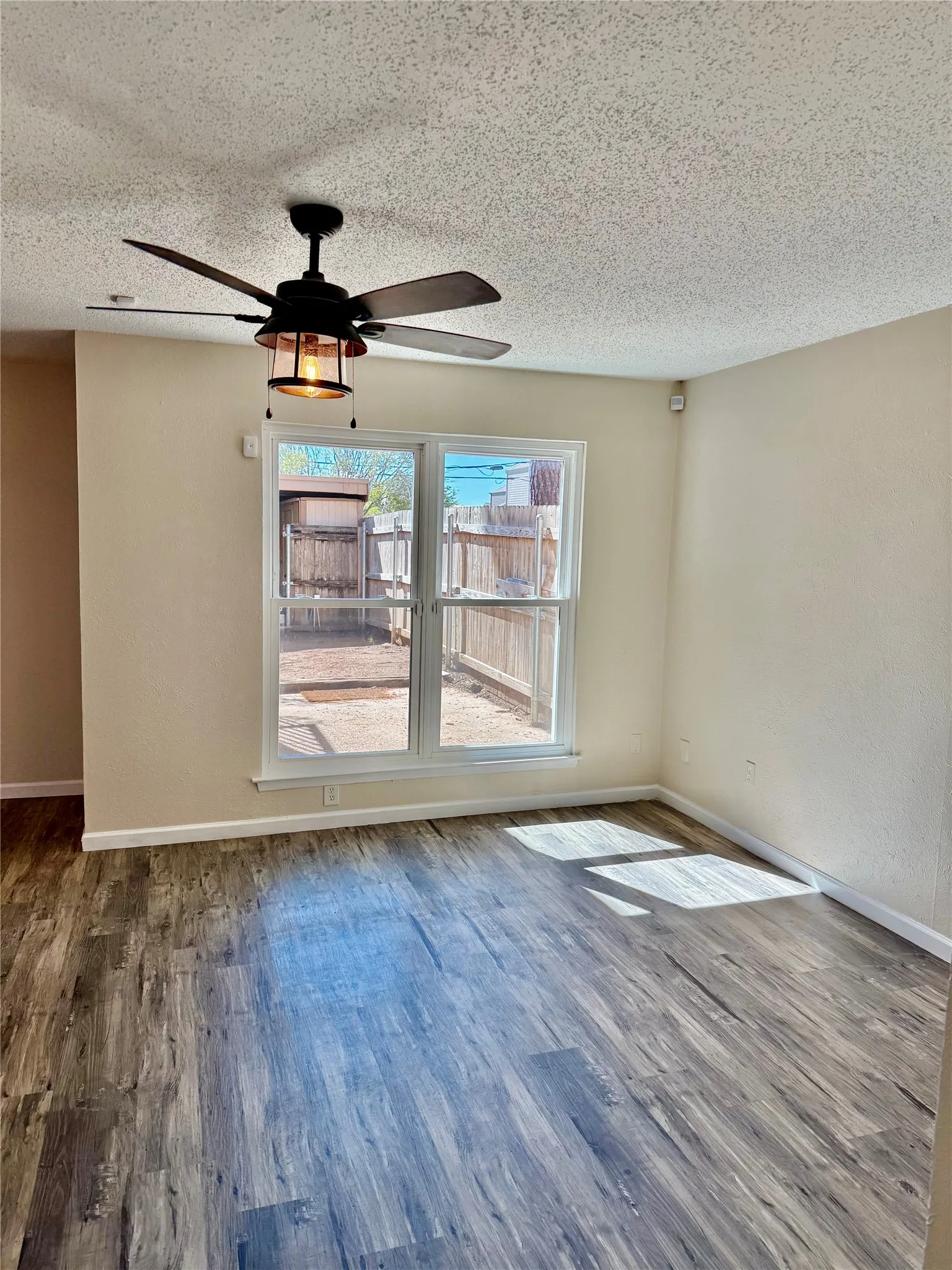 Townhouse For Sale in Tarrant County , 2114 Westmoor Place, Arlington, Texas 76015, 4 Bedroom, 3 Bathroom, 2 Garage spaces, 1,706 Sqft, built in 1973, mls#21397008, Real Estate Agent in Arlington, Homes For Sale in Tarrant county, Homes For Sale in Arlington, Realtor in Arlington Texas, Real Estate Brokerage Independent Realty Texas, Luminita Cordes Realtor