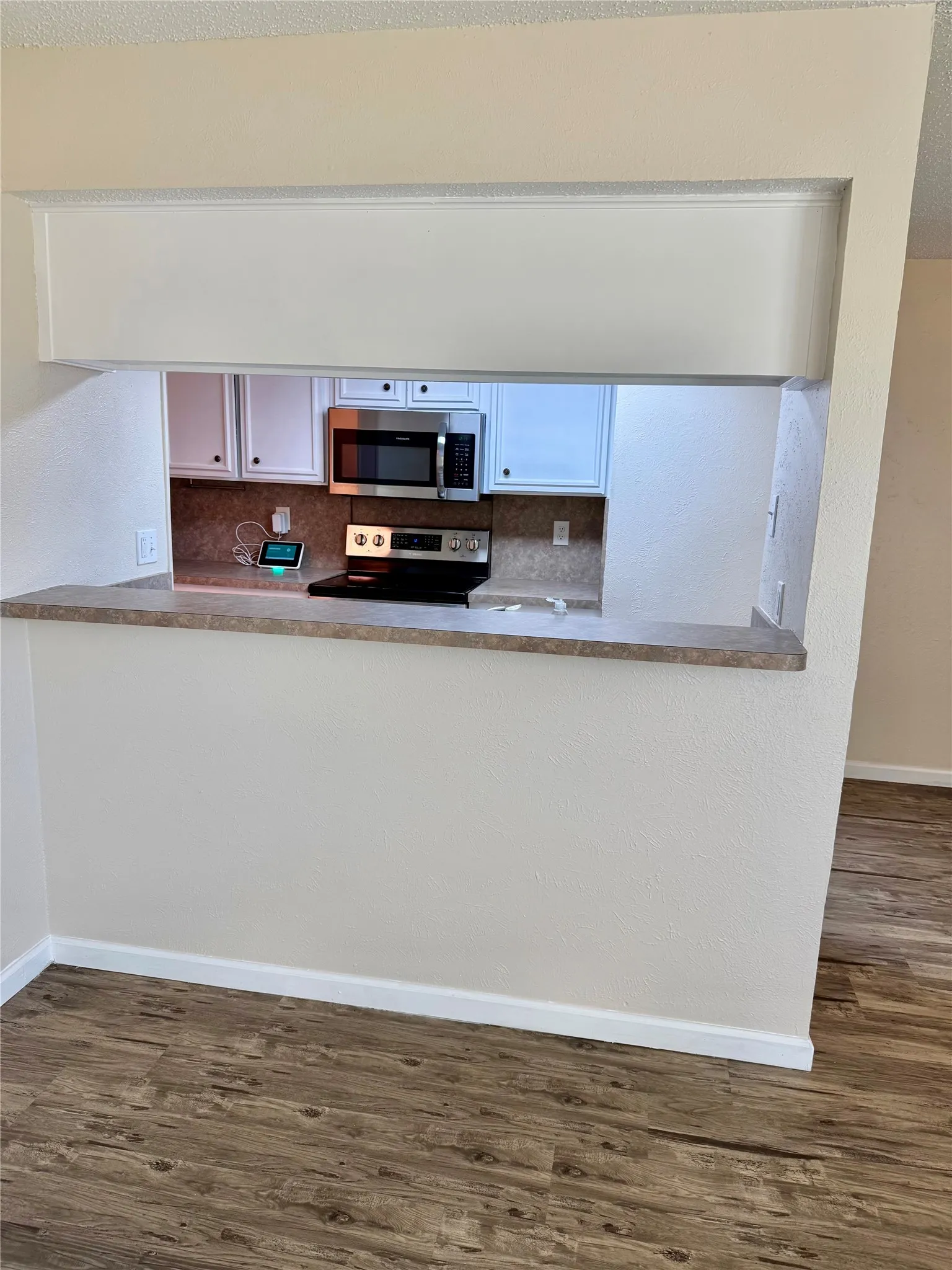 Townhouse For Sale in Tarrant County , 2114 Westmoor Place, Arlington, Texas 76015, 4 Bedroom, 3 Bathroom, 2 Garage spaces, 1,706 Sqft, built in 1973, mls#21397008, Real Estate Agent in Arlington, Homes For Sale in Tarrant county, Homes For Sale in Arlington, Realtor in Arlington Texas, Real Estate Brokerage Independent Realty Texas, Luminita Cordes Realtor