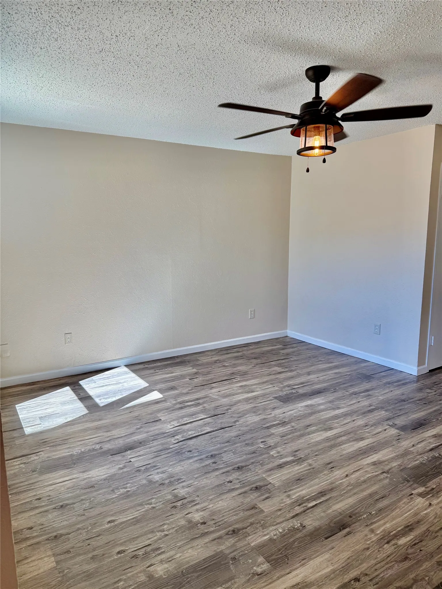 Townhouse For Sale in Tarrant County , 2114 Westmoor Place, Arlington, Texas 76015, 4 Bedroom, 3 Bathroom, 2 Garage spaces, 1,706 Sqft, built in 1973, mls#21397008, Real Estate Agent in Arlington, Homes For Sale in Tarrant county, Homes For Sale in Arlington, Realtor in Arlington Texas, Real Estate Brokerage Independent Realty Texas, Luminita Cordes Realtor