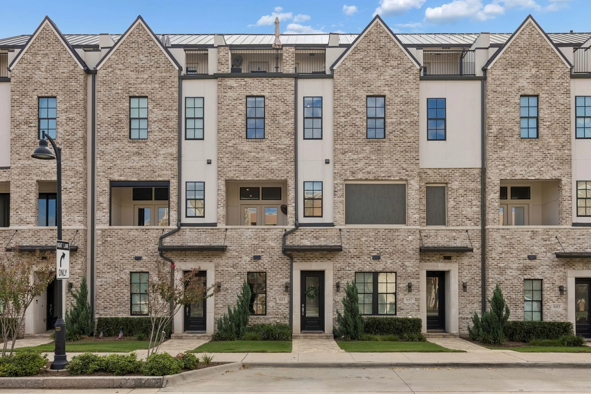 Townhouse For Sale in Dallas County , 651 Baugh Drive, Irving, Texas 75039, 2 Bedroom, 3 Bathroom, 2 Garage spaces, 1,362 Sqft, built in 2022, mls#21403936, Real Estate Agent in Irving, Homes For Sale in Dallas county, Homes For Sale in Irving, Realtor in Irving Texas, Real Estate Brokerage Independent Realty Texas, Luminita Cordes Realtor