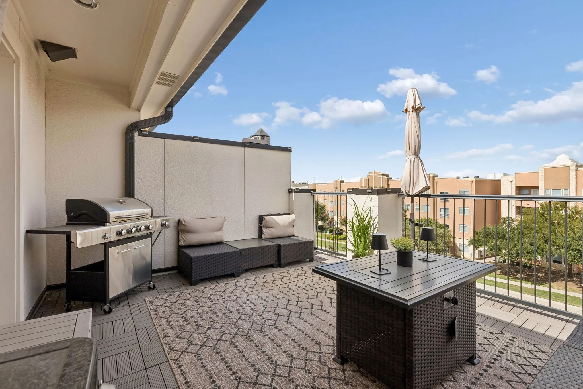 Townhouse For Sale in Dallas County , 651 Baugh Drive, Irving, Texas 75039, 2 Bedroom, 3 Bathroom, 2 Garage spaces, 1,362 Sqft, built in 2022, mls#21403936, Real Estate Agent in Irving, Homes For Sale in Dallas county, Homes For Sale in Irving, Realtor in Irving Texas, Real Estate Brokerage Independent Realty Texas, Luminita Cordes Realtor