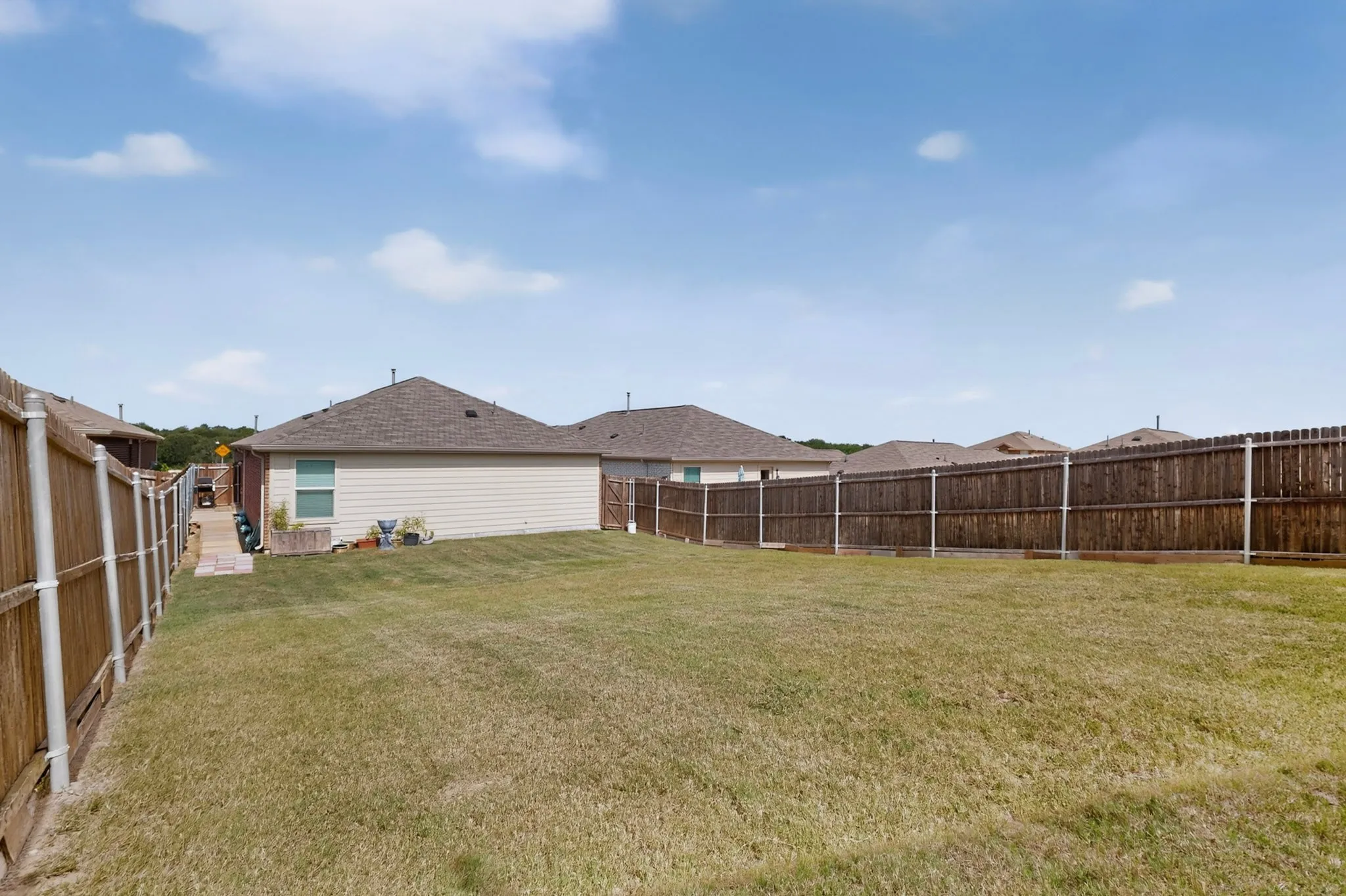 Single Family Residence For Sale in Kaufman County , 2022 Puma Street, Crandall, Texas 75114, 3 Bedroom, 2 Bathroom, 2 Garage spaces, 1,500 Sqft, built in 2021, mls#21404448, Real Estate Agent in Crandall, Homes For Sale in Kaufman county, Homes For Sale in Crandall, Realtor in Crandall Texas, Real Estate Brokerage Independent Realty Texas, Luminita Cordes Realtor