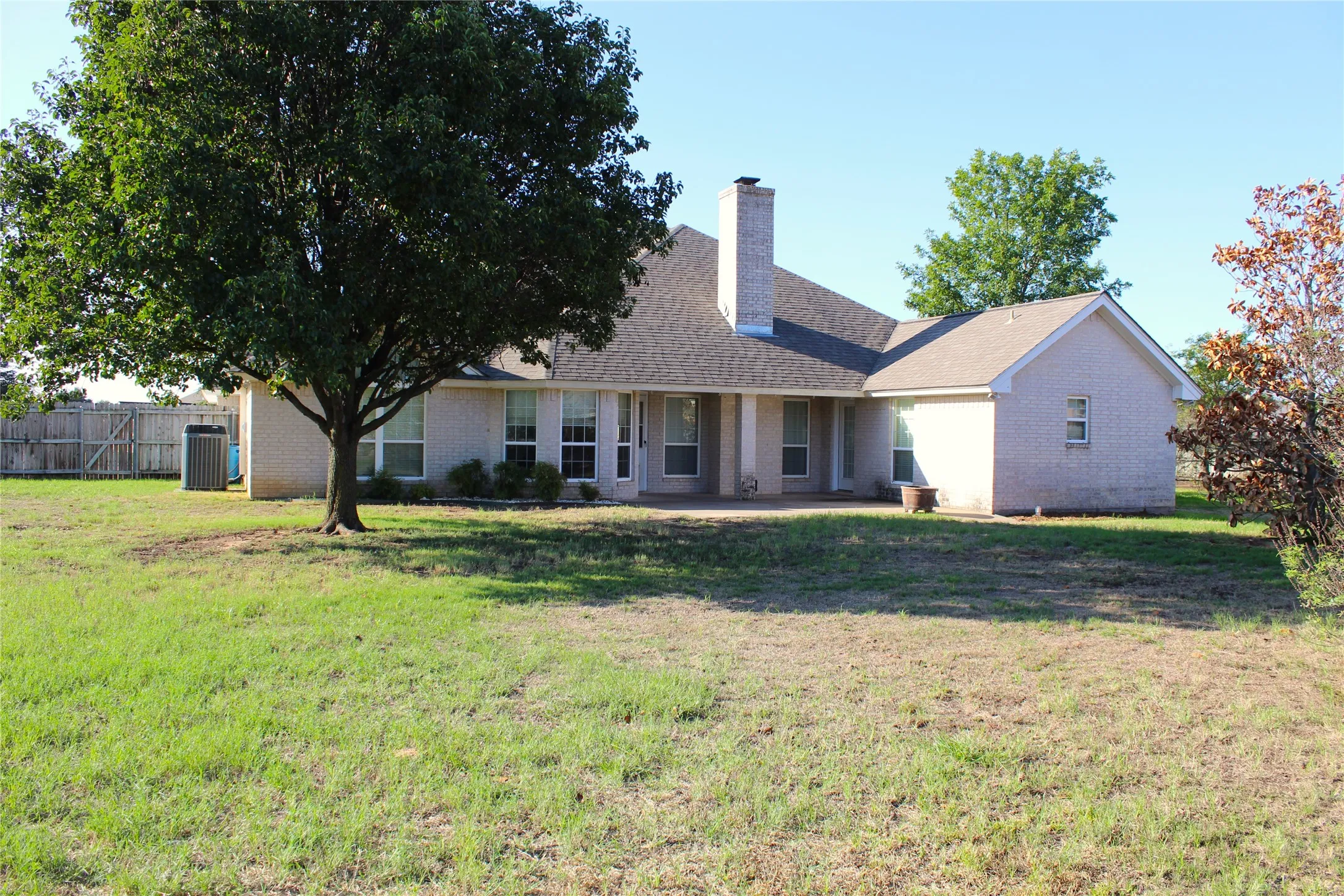 Single Family Residence For Sale in Erath County , 1405 Parkwood Court, Stephenville, Texas 76401, 5 Bedroom, 3 Bathroom, 3 Garage spaces, 2,482 Sqft, built in 2003, mls#21403644, Real Estate Agent in Stephenville, Homes For Sale in Erath county, Homes For Sale in Stephenville, Realtor in Stephenville Texas, Real Estate Brokerage Independent Realty Texas, Luminita Cordes Realtor