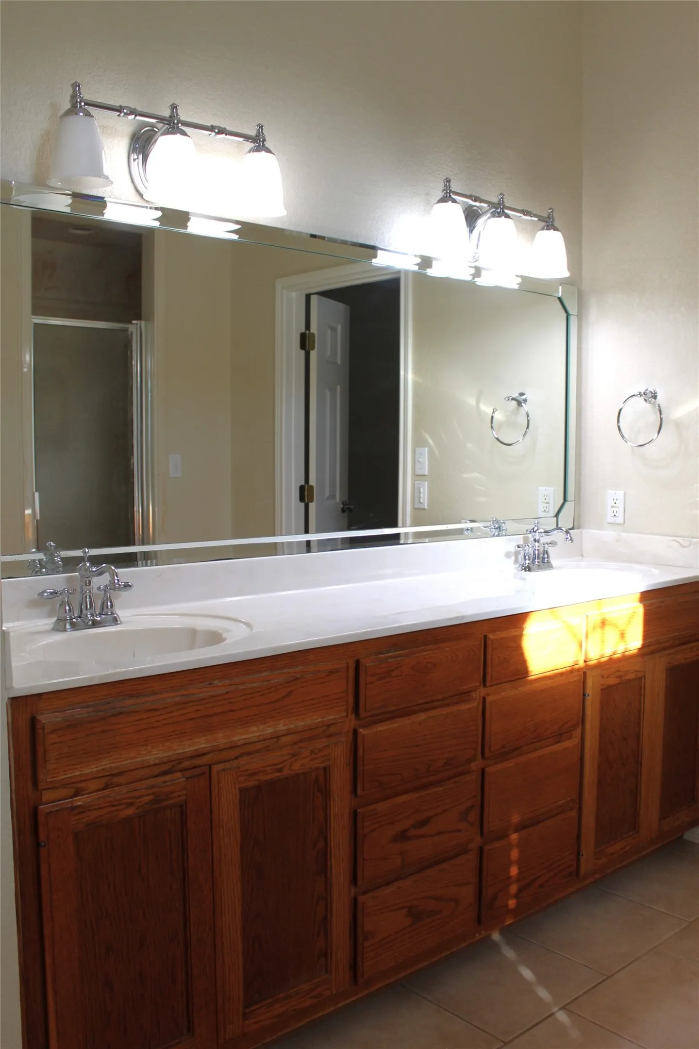 Single Family Residence For Sale in Erath County , 1405 Parkwood Court, Stephenville, Texas 76401, 5 Bedroom, 3 Bathroom, 3 Garage spaces, 2,482 Sqft, built in 2003, mls#21403644, Real Estate Agent in Stephenville, Homes For Sale in Erath county, Homes For Sale in Stephenville, Realtor in Stephenville Texas, Real Estate Brokerage Independent Realty Texas, Luminita Cordes Realtor