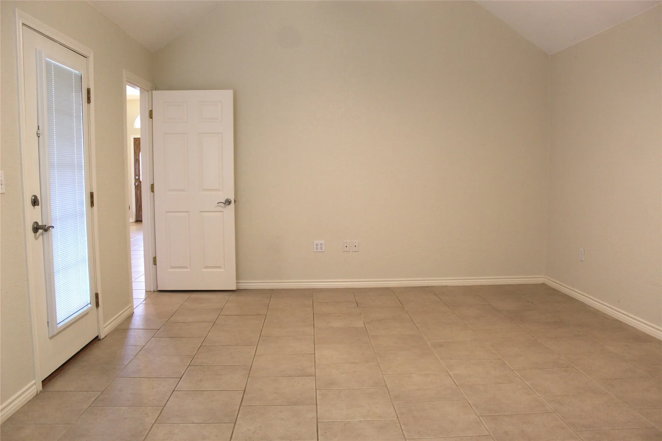 Single Family Residence For Sale in Erath County , 1405 Parkwood Court, Stephenville, Texas 76401, 5 Bedroom, 3 Bathroom, 3 Garage spaces, 2,482 Sqft, built in 2003, mls#21403644, Real Estate Agent in Stephenville, Homes For Sale in Erath county, Homes For Sale in Stephenville, Realtor in Stephenville Texas, Real Estate Brokerage Independent Realty Texas, Luminita Cordes Realtor