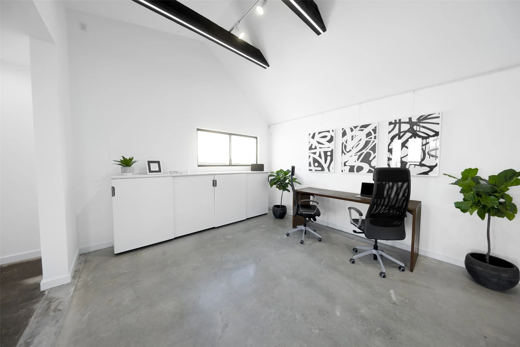 Industrial For Rent in Dallas County , 2655 Myrtle Springs Avenue, Dallas, Texas 75220, 0, 0, Garage spaces, 0 Sqft, built in 1985, mls#21403883, Real Estate Agent in Dallas, Homes For Rent in Dallas county, Homes For Rent in Dallas, Realtor in Dallas Texas, Real Estate Brokerage Independent Realty Texas, Luminita Cordes Realtor