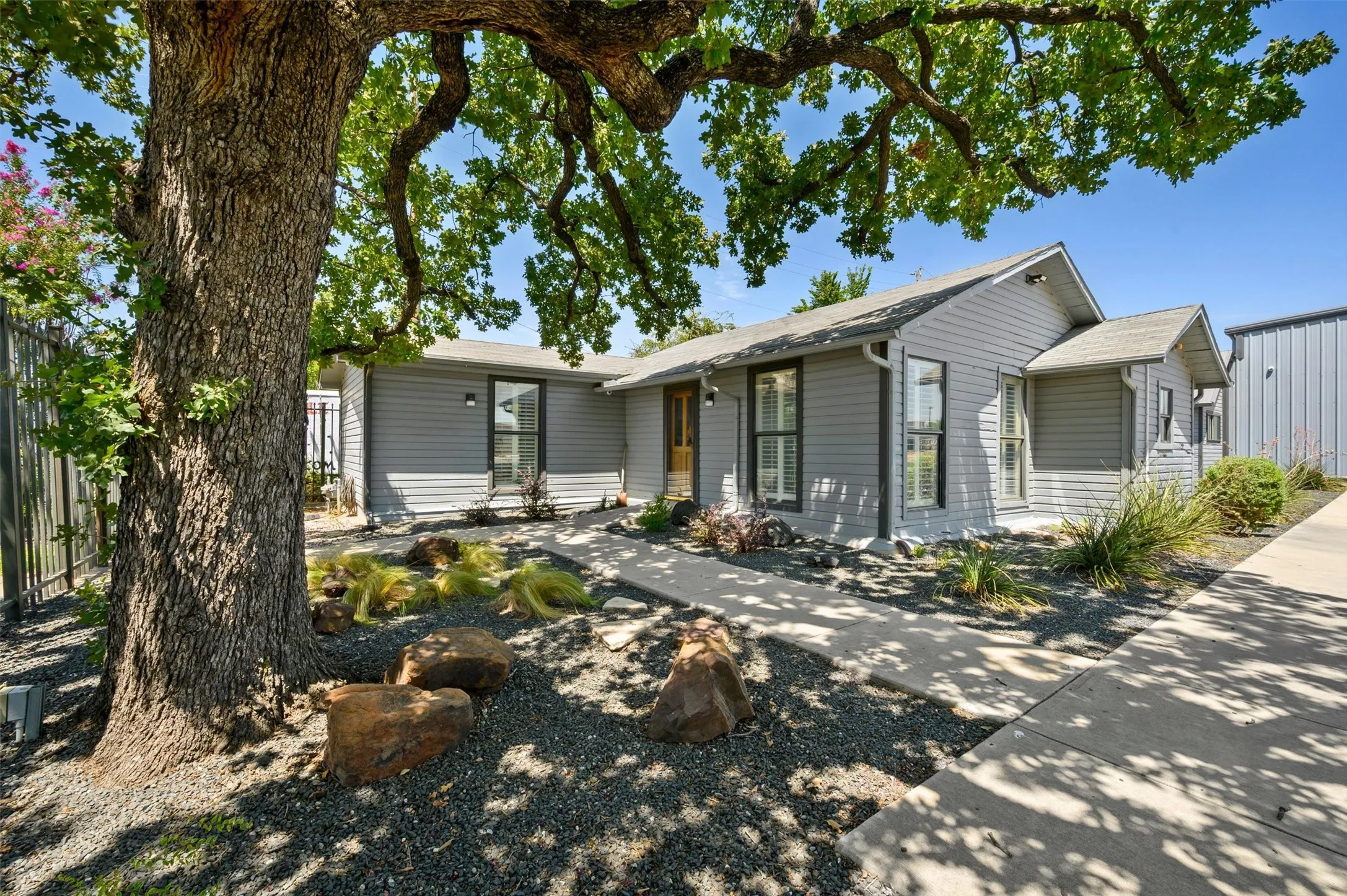 Industrial For Rent in Dallas County , 2655 Myrtle Springs Avenue, Dallas, Texas 75220, 0, 0, Garage spaces, 0 Sqft, built in 1985, mls#21403883, Real Estate Agent in Dallas, Homes For Rent in Dallas county, Homes For Rent in Dallas, Realtor in Dallas Texas, Real Estate Brokerage Independent Realty Texas, Luminita Cordes Realtor