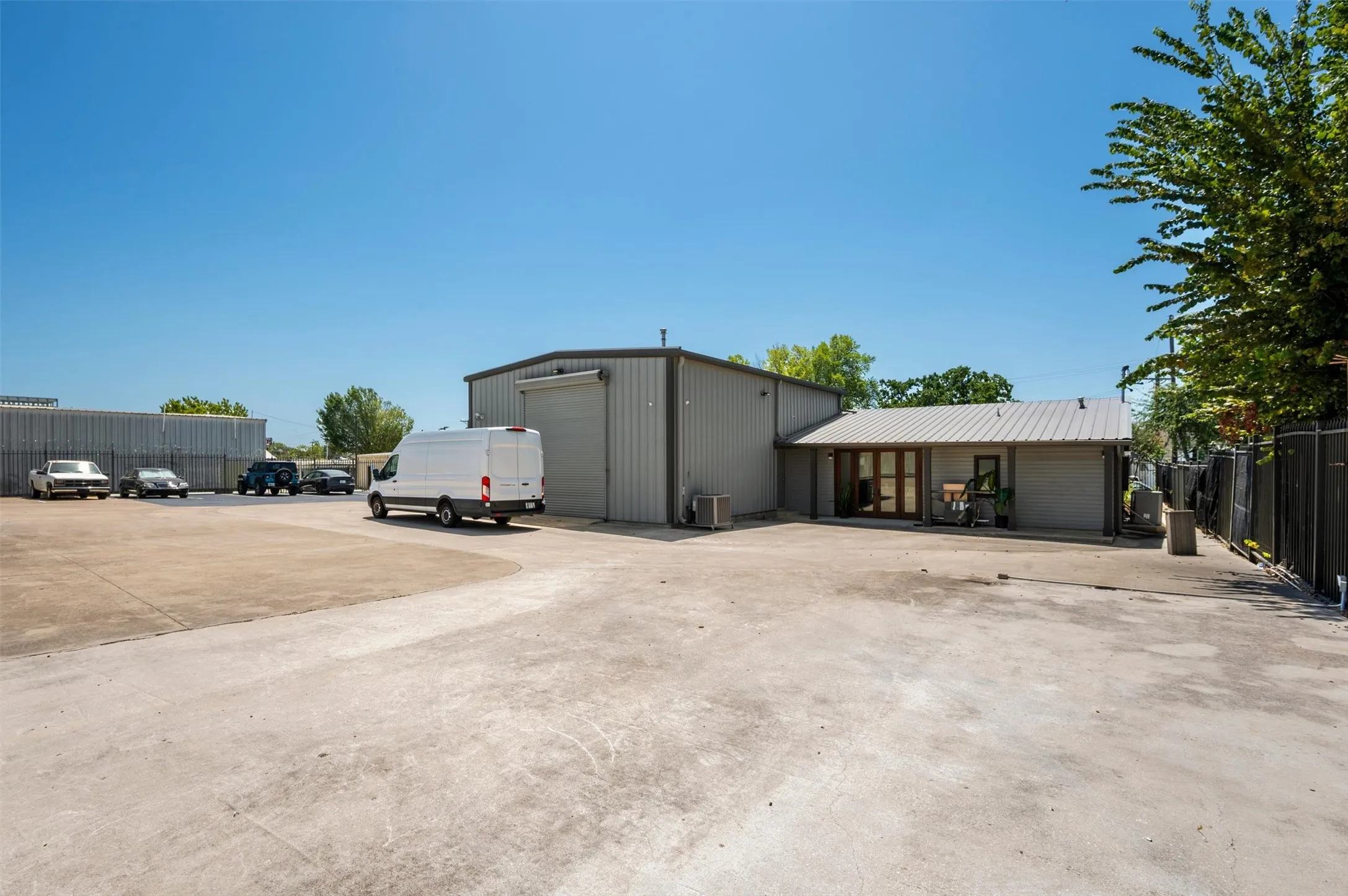 Industrial For Rent in Dallas County , 2655 Myrtle Springs Avenue, Dallas, Texas 75220, 0, 0, Garage spaces, 0 Sqft, built in 1985, mls#21403883, Real Estate Agent in Dallas, Homes For Rent in Dallas county, Homes For Rent in Dallas, Realtor in Dallas Texas, Real Estate Brokerage Independent Realty Texas, Luminita Cordes Realtor