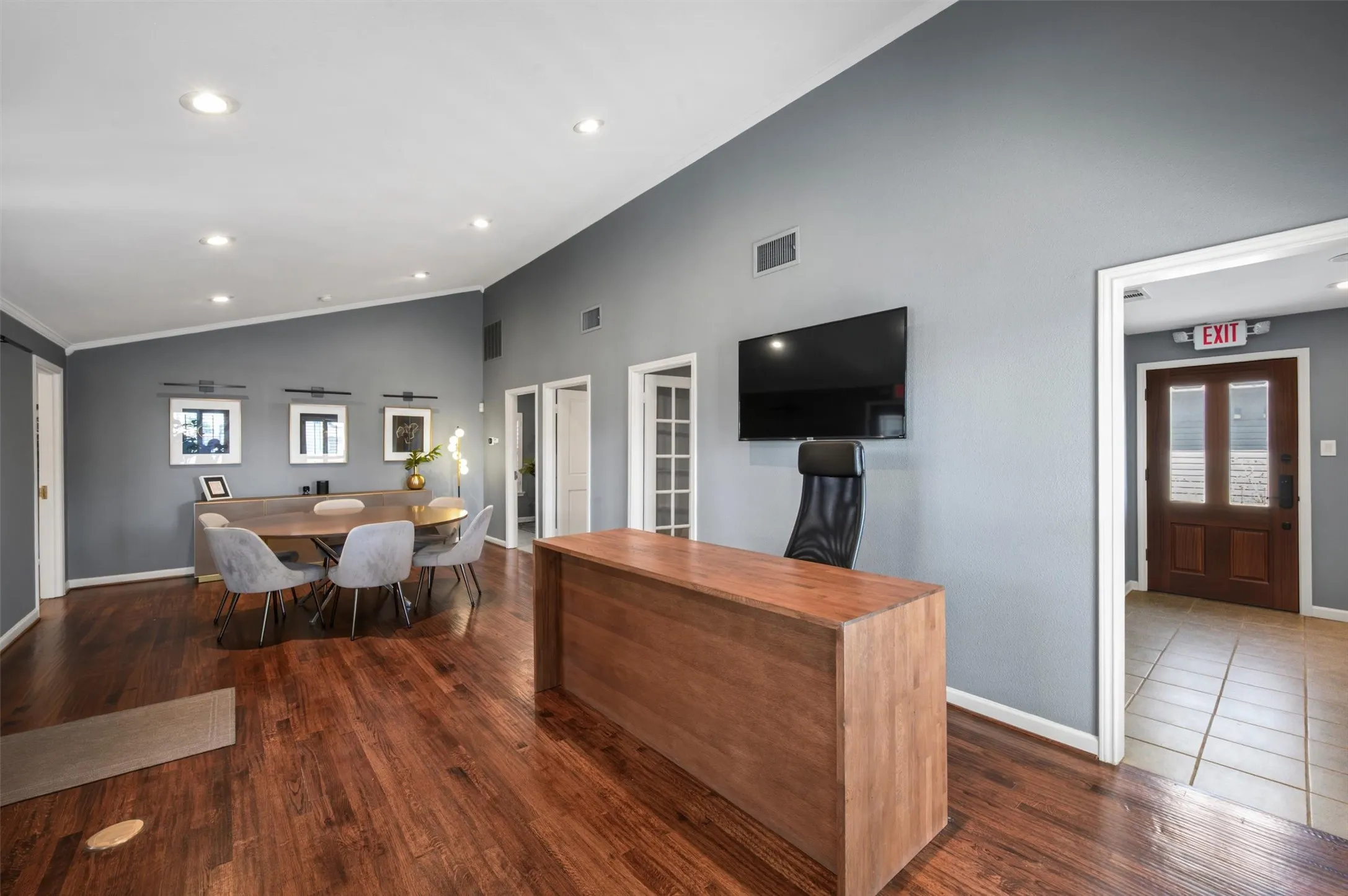 Industrial For Rent in Dallas County , 2655 Myrtle Springs Avenue, Dallas, Texas 75220, 0, 0, Garage spaces, 0 Sqft, built in 1985, mls#21403883, Real Estate Agent in Dallas, Homes For Rent in Dallas county, Homes For Rent in Dallas, Realtor in Dallas Texas, Real Estate Brokerage Independent Realty Texas, Luminita Cordes Realtor