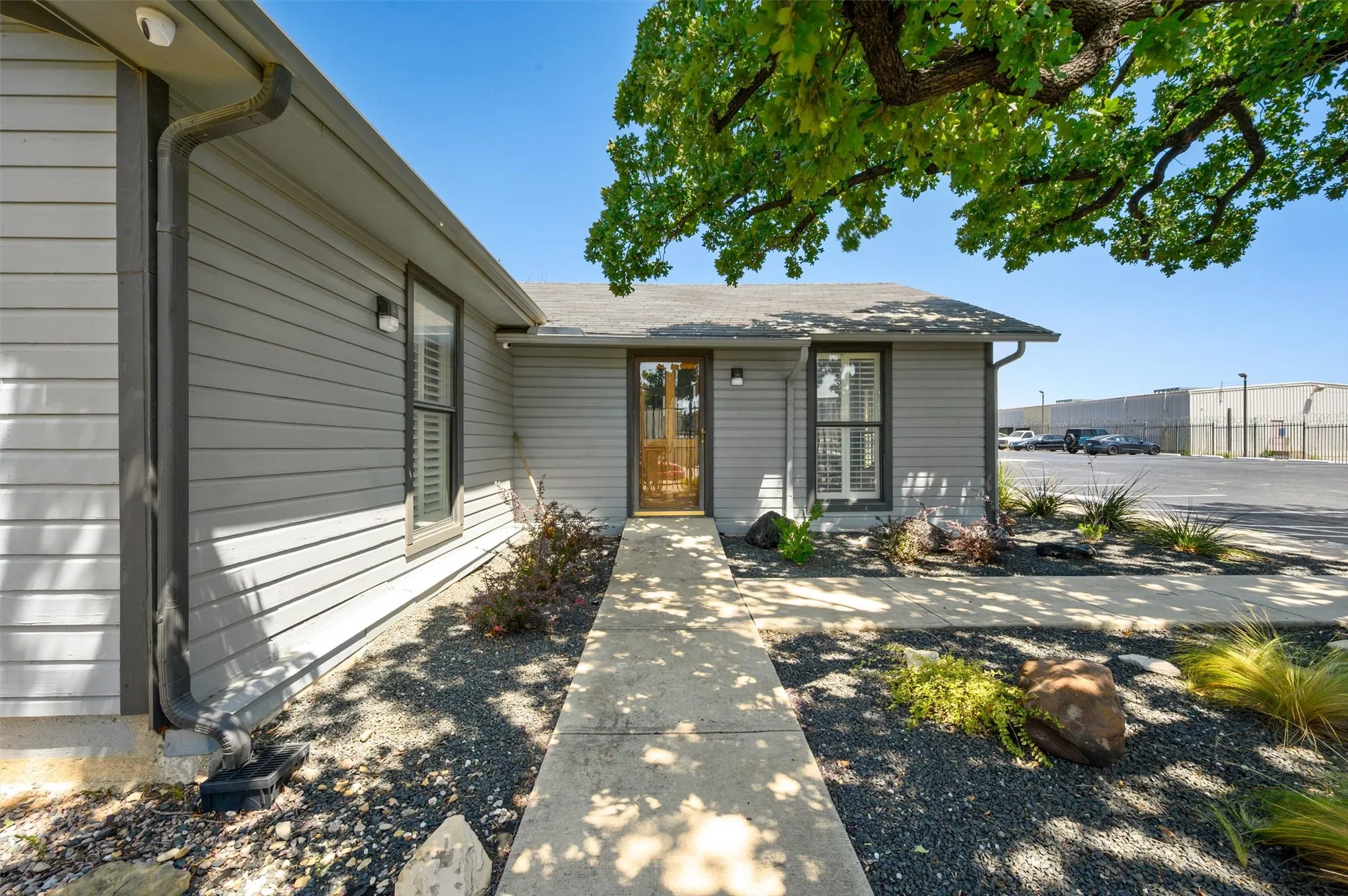 Industrial For Rent in Dallas County , 2655 Myrtle Springs Avenue, Dallas, Texas 75220, 0, 0, Garage spaces, 0 Sqft, built in 1985, mls#21403883, Real Estate Agent in Dallas, Homes For Rent in Dallas county, Homes For Rent in Dallas, Realtor in Dallas Texas, Real Estate Brokerage Independent Realty Texas, Luminita Cordes Realtor