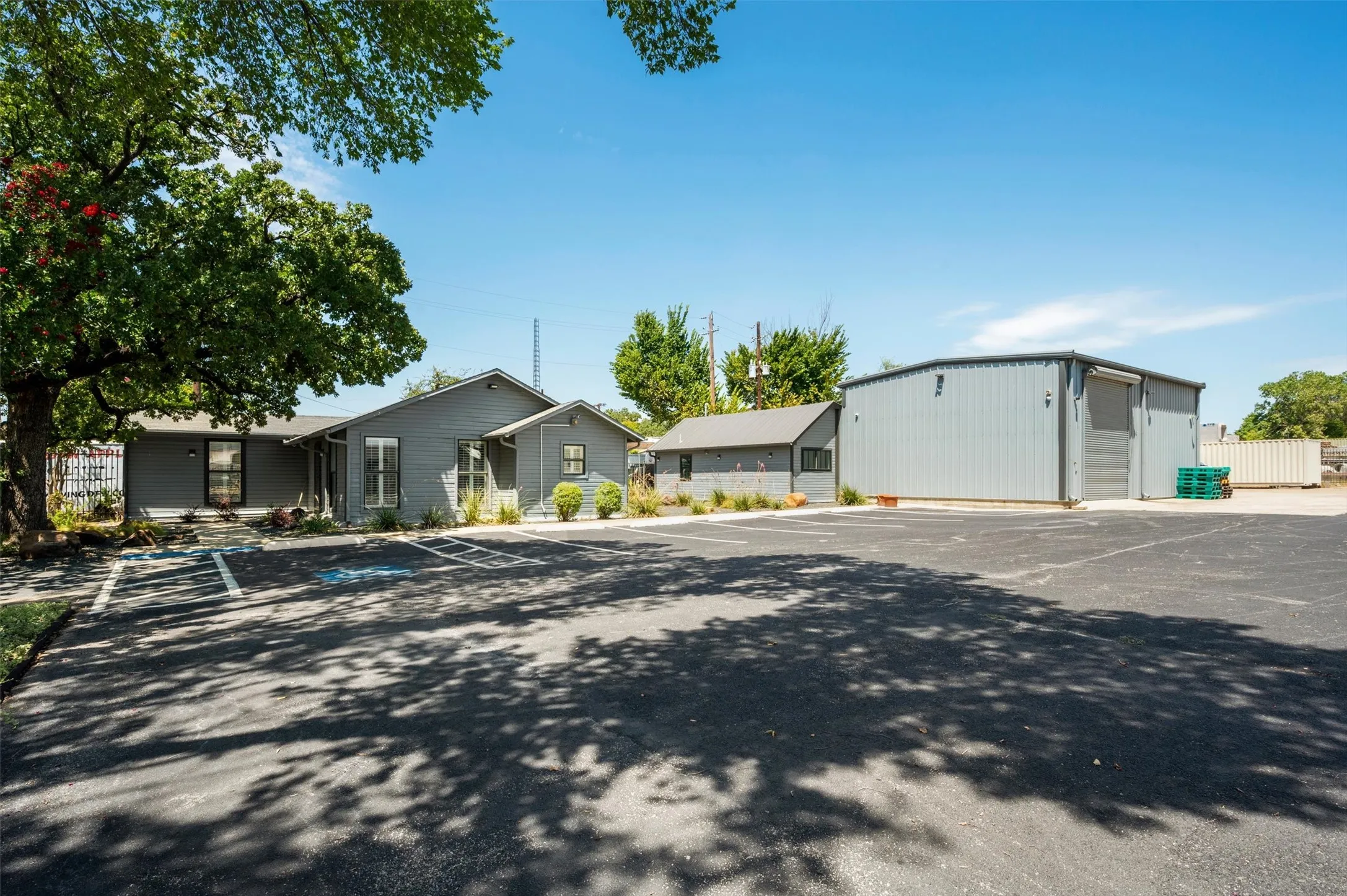 Industrial For Rent in Dallas County , 2655 Myrtle Springs Avenue, Dallas, Texas 75220, 0, 0, Garage spaces, 0 Sqft, built in 1985, mls#21403883, Real Estate Agent in Dallas, Homes For Rent in Dallas county, Homes For Rent in Dallas, Realtor in Dallas Texas, Real Estate Brokerage Independent Realty Texas, Luminita Cordes Realtor