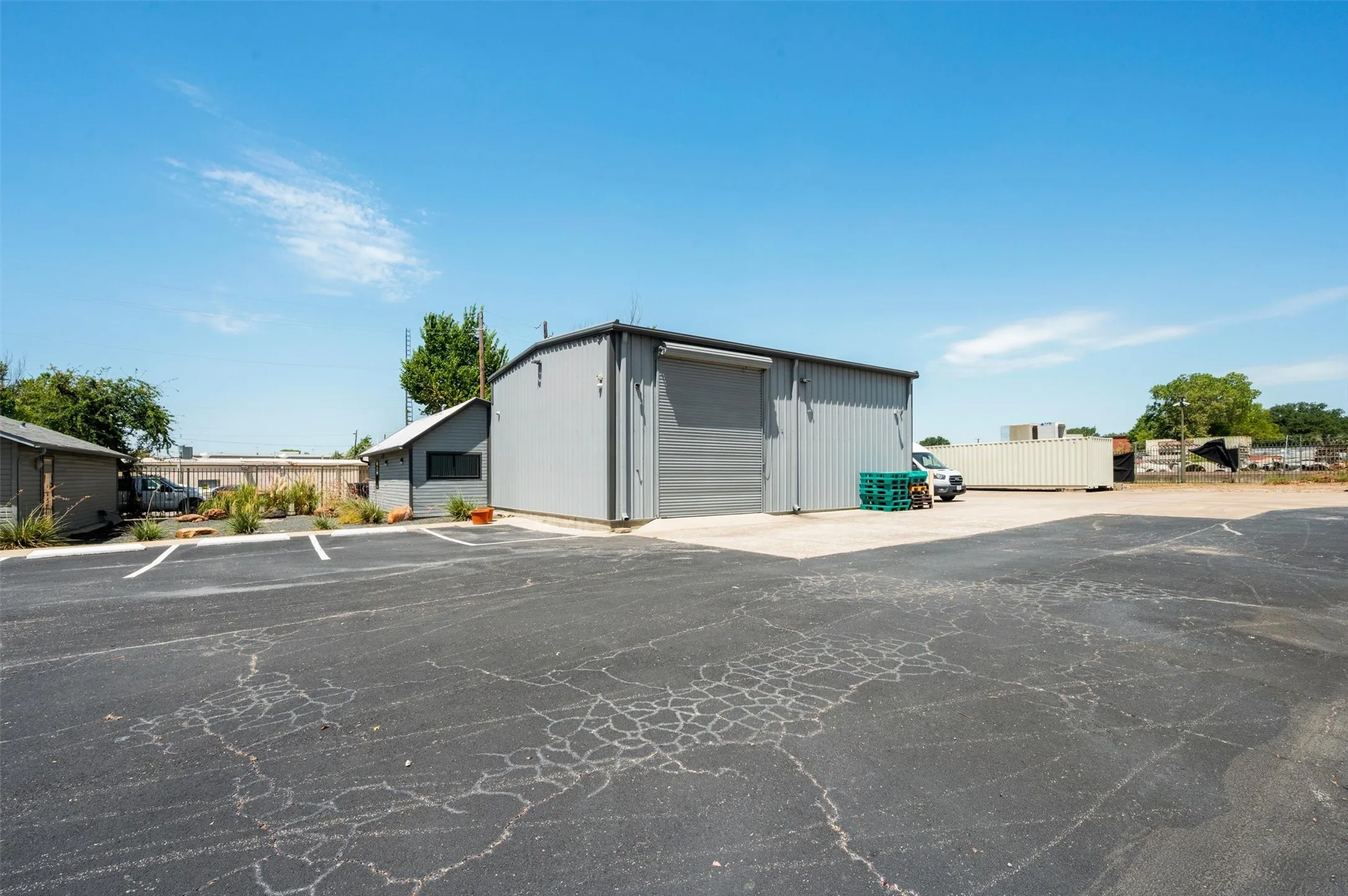 Industrial For Rent in Dallas County , 2655 Myrtle Springs Avenue, Dallas, Texas 75220, 0, 0, Garage spaces, 0 Sqft, built in 1985, mls#21403883, Real Estate Agent in Dallas, Homes For Rent in Dallas county, Homes For Rent in Dallas, Realtor in Dallas Texas, Real Estate Brokerage Independent Realty Texas, Luminita Cordes Realtor