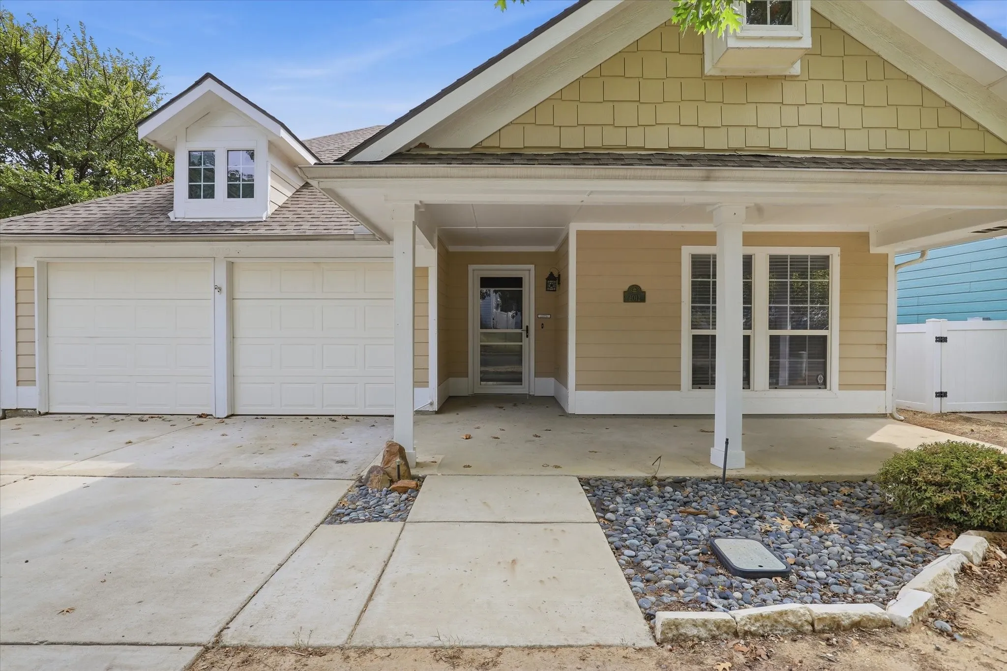 Single Family Residence For Sale in Denton County , 2012 Bridgeport Drive, Providence Village, Texas 76227, 4 Bedroom, 2 Bathroom, 2 Garage spaces, 2,137 Sqft, built in 2005, mls#21400924, Real Estate Agent in Providence Village, Homes For Sale in Denton county, Homes For Sale in Providence Village, Realtor in Providence Village Texas, Real Estate Brokerage Independent Realty Texas, Luminita Cordes Realtor