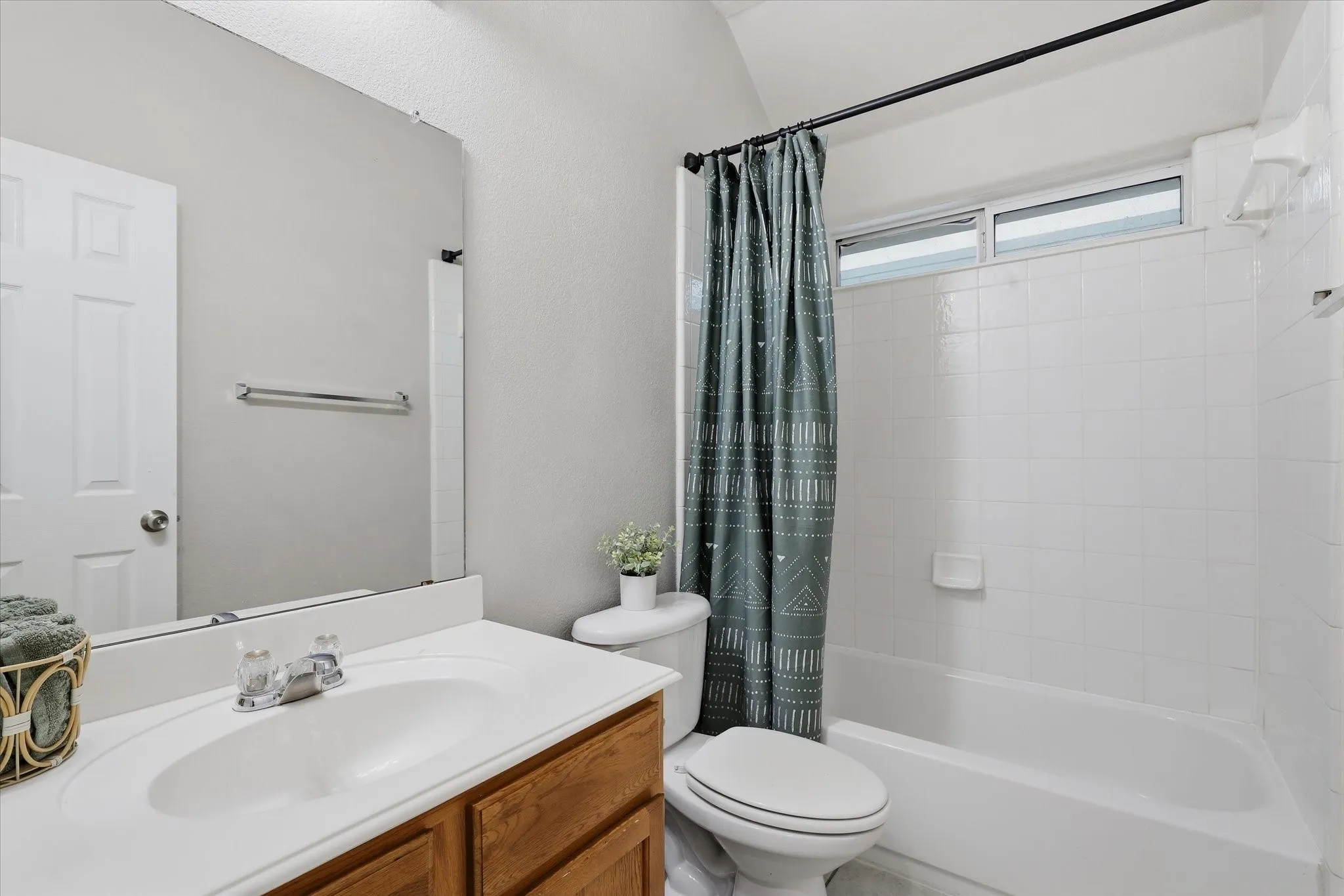 Single Family Residence For Sale in Denton County , 2012 Bridgeport Drive, Providence Village, Texas 76227, 4 Bedroom, 2 Bathroom, 2 Garage spaces, 2,137 Sqft, built in 2005, mls#21400924, Real Estate Agent in Providence Village, Homes For Sale in Denton county, Homes For Sale in Providence Village, Realtor in Providence Village Texas, Real Estate Brokerage Independent Realty Texas, Luminita Cordes Realtor