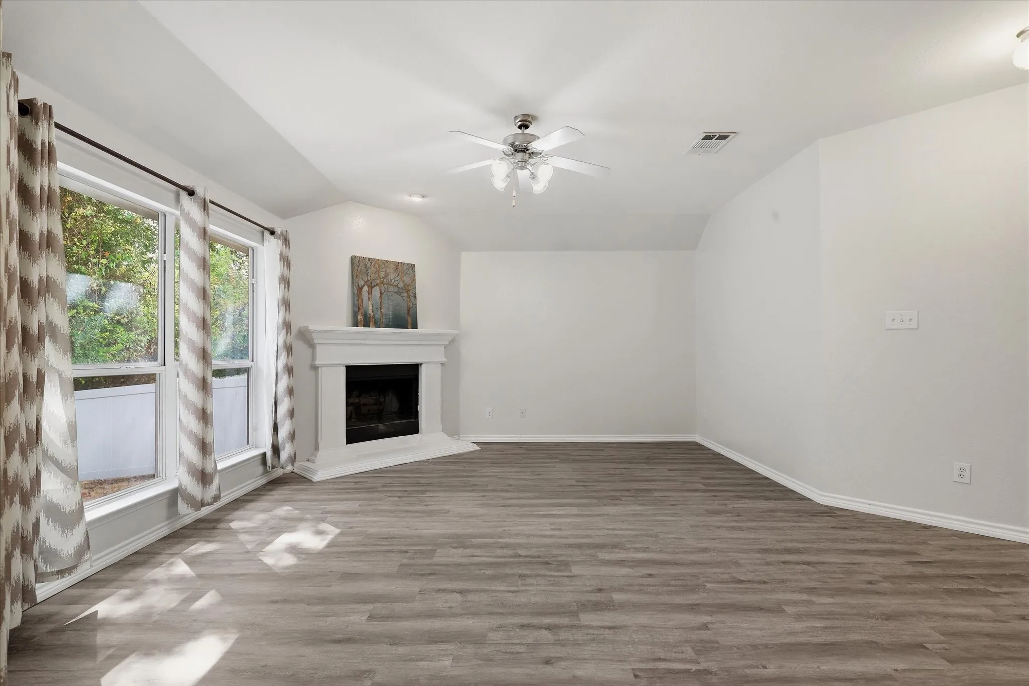 Single Family Residence For Sale in Denton County , 2012 Bridgeport Drive, Providence Village, Texas 76227, 4 Bedroom, 2 Bathroom, 2 Garage spaces, 2,137 Sqft, built in 2005, mls#21400924, Real Estate Agent in Providence Village, Homes For Sale in Denton county, Homes For Sale in Providence Village, Realtor in Providence Village Texas, Real Estate Brokerage Independent Realty Texas, Luminita Cordes Realtor