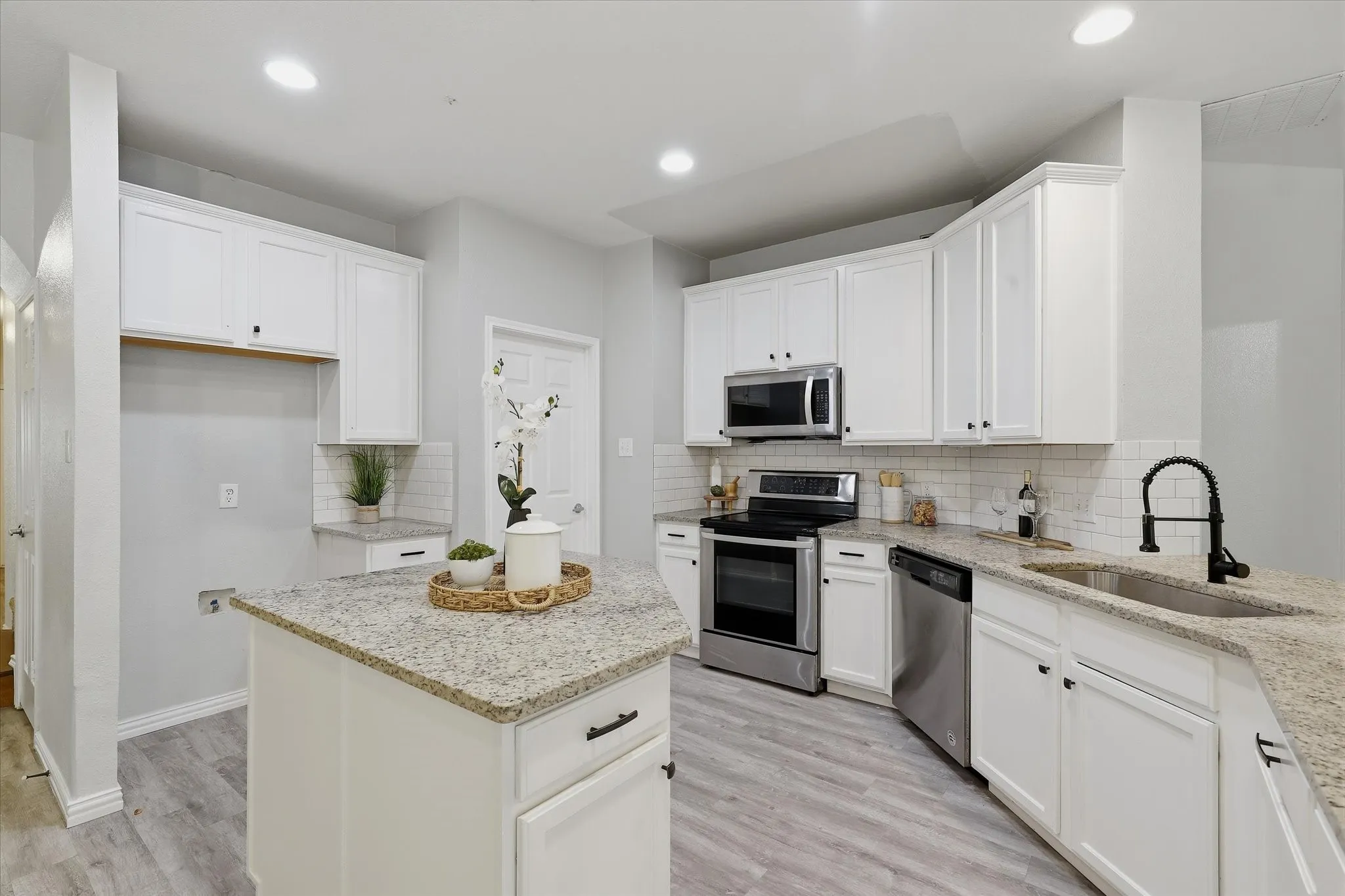 Single Family Residence For Sale in Denton County , 2012 Bridgeport Drive, Providence Village, Texas 76227, 4 Bedroom, 2 Bathroom, 2 Garage spaces, 2,137 Sqft, built in 2005, mls#21400924, Real Estate Agent in Providence Village, Homes For Sale in Denton county, Homes For Sale in Providence Village, Realtor in Providence Village Texas, Real Estate Brokerage Independent Realty Texas, Luminita Cordes Realtor