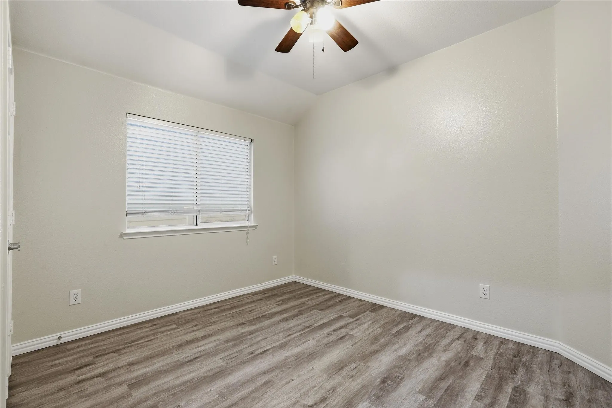 Single Family Residence For Sale in Denton County , 2012 Bridgeport Drive, Providence Village, Texas 76227, 4 Bedroom, 2 Bathroom, 2 Garage spaces, 2,137 Sqft, built in 2005, mls#21400924, Real Estate Agent in Providence Village, Homes For Sale in Denton county, Homes For Sale in Providence Village, Realtor in Providence Village Texas, Real Estate Brokerage Independent Realty Texas, Luminita Cordes Realtor