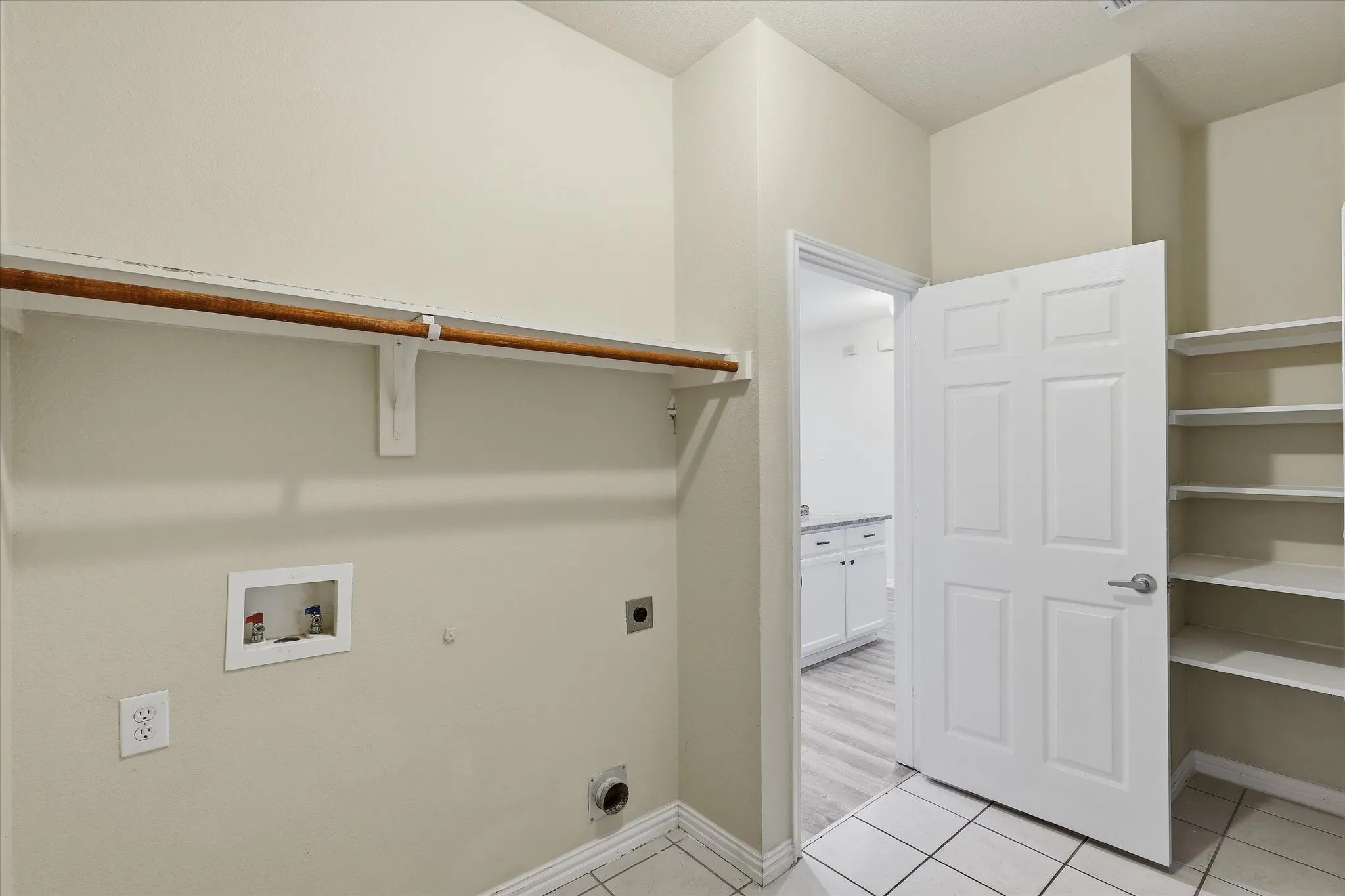 Single Family Residence For Sale in Denton County , 2012 Bridgeport Drive, Providence Village, Texas 76227, 4 Bedroom, 2 Bathroom, 2 Garage spaces, 2,137 Sqft, built in 2005, mls#21400924, Real Estate Agent in Providence Village, Homes For Sale in Denton county, Homes For Sale in Providence Village, Realtor in Providence Village Texas, Real Estate Brokerage Independent Realty Texas, Luminita Cordes Realtor
