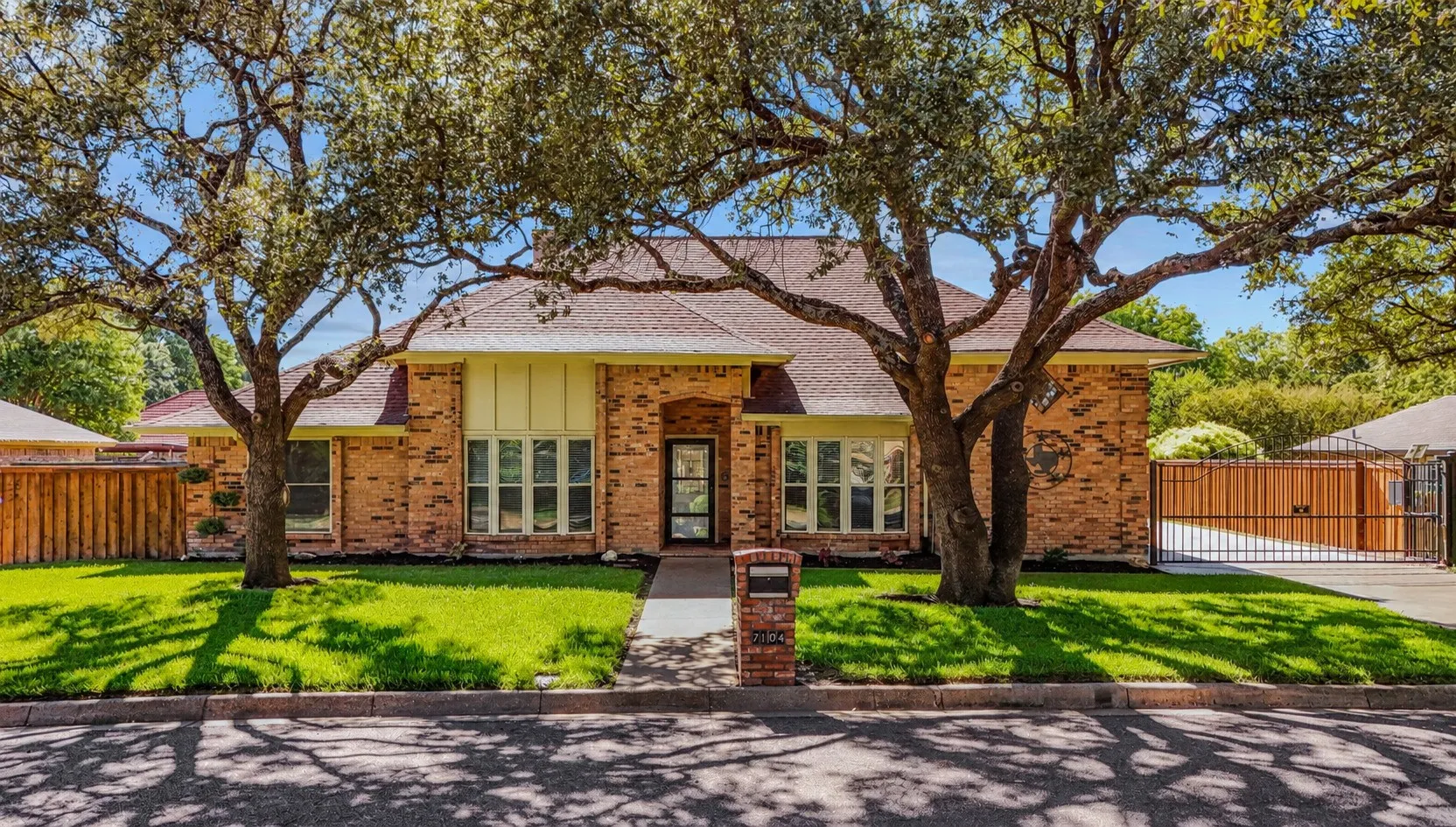 Front of house of 7104 Church Park Dr, Ft Worth TX 76133 in the Candleridge Addition