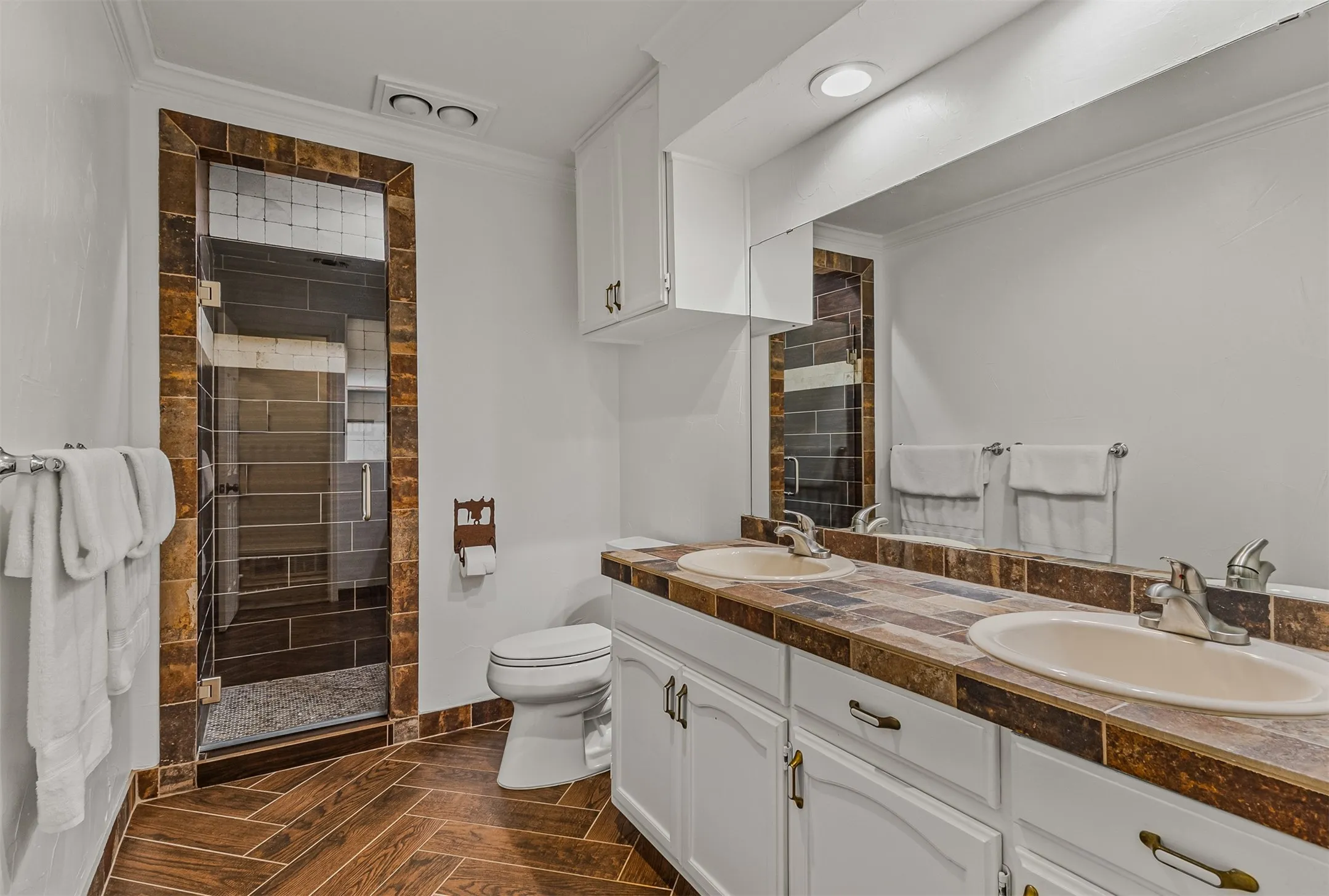 Full Bathroom of 7104 Church Park Dr, Ft Worth TX 76133 in the Candleridge Addition