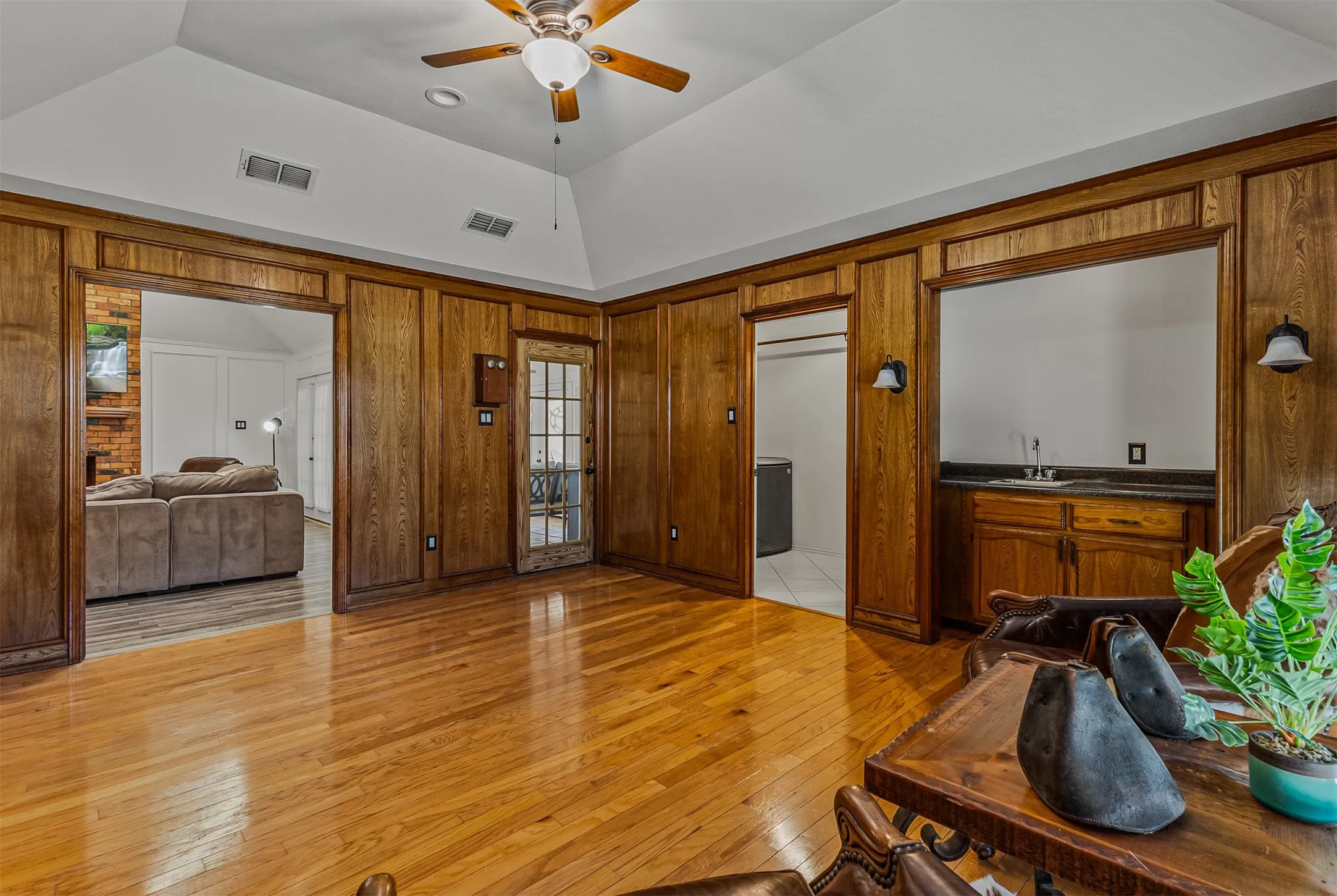 Family room of 7104 Church Park Dr, Ft Worth TX 76133 in the Candleridge Addition