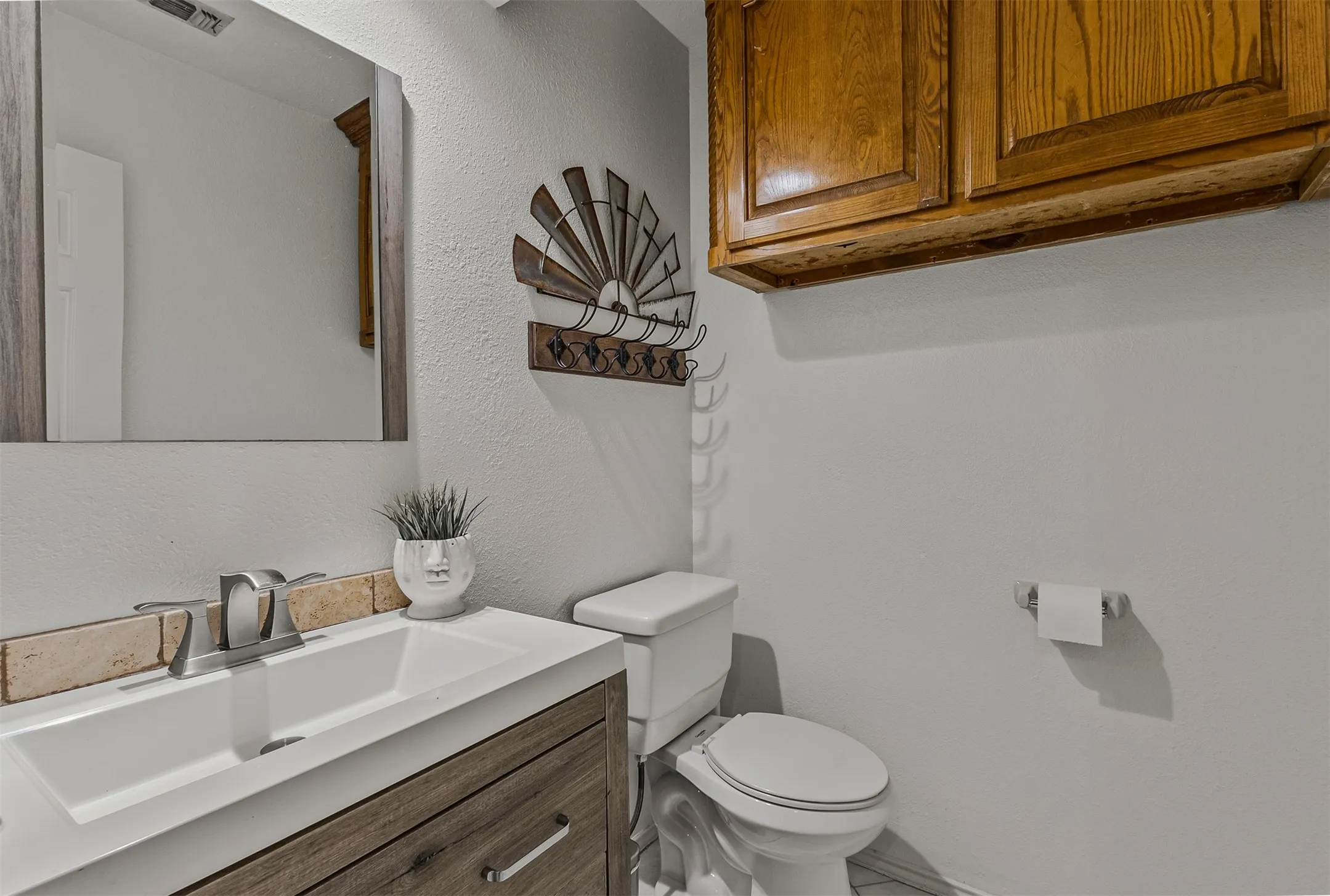 Half bathroom of 7104 Church Park Dr, Ft Worth TX 76133 in the Candleridge Addition