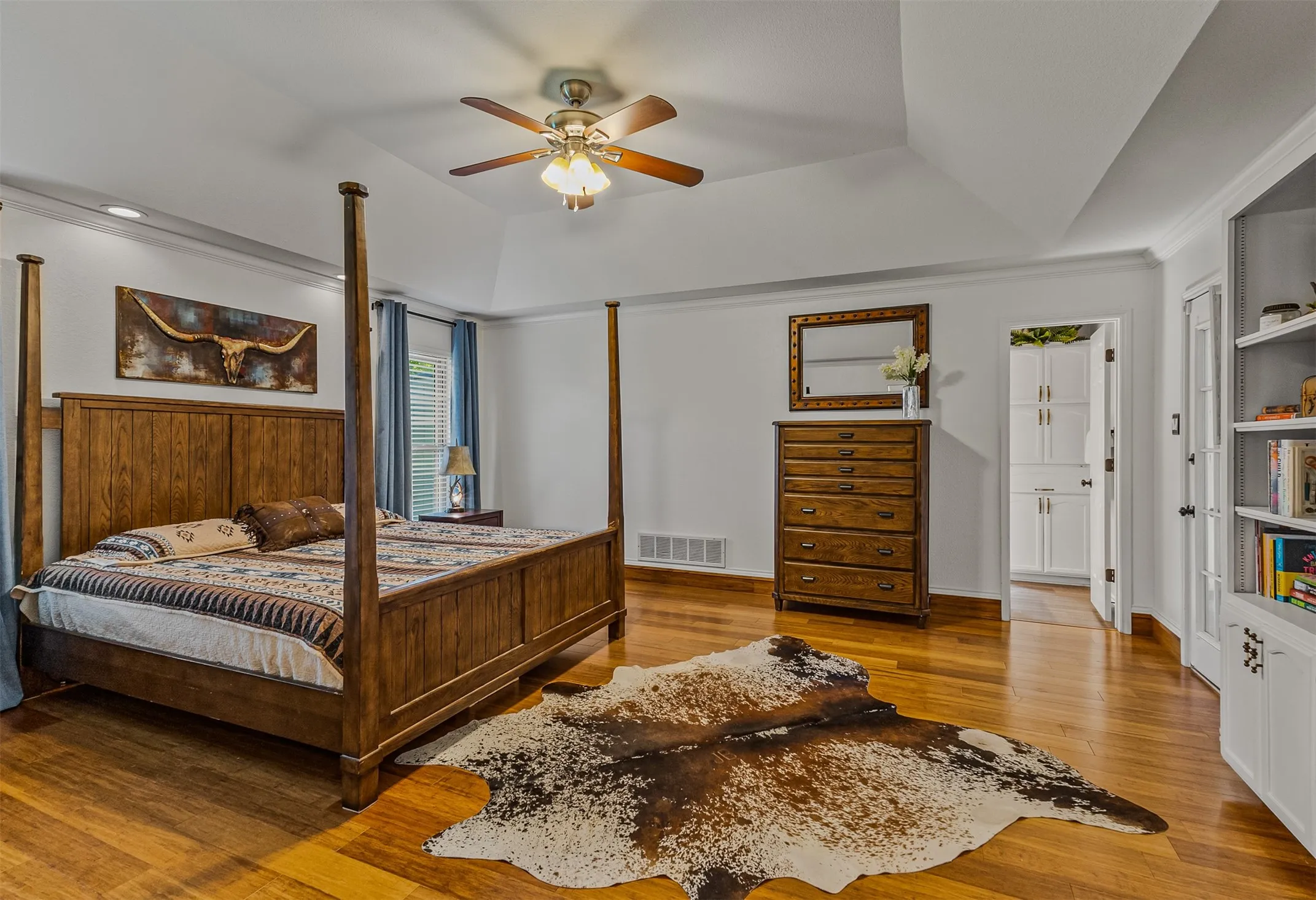Primary bedroom of 7104 Church Park Dr, Ft Worth TX 76133 in the Candleridge Addition