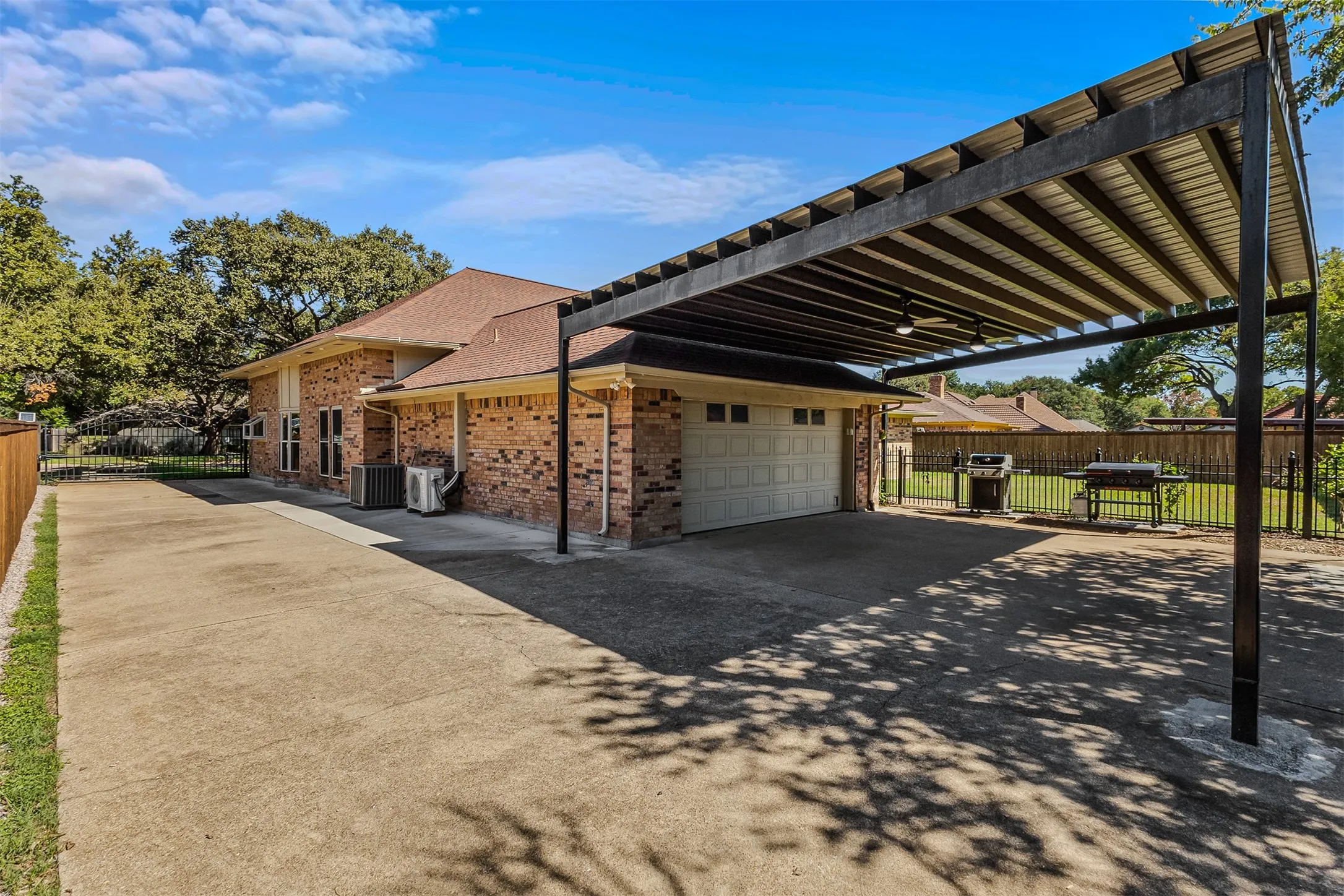 Carport, driveway and garage of 7104 Church Park Dr, Ft Worth TX 76133 in the Candleridge Addition