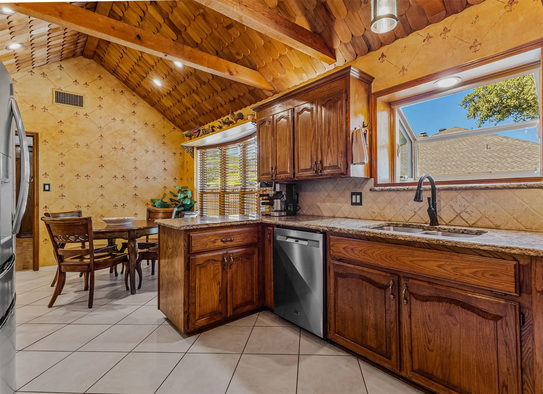 Kitchen of 7104 Church Park Dr, Ft Worth TX 76133 in the Candleridge Addition