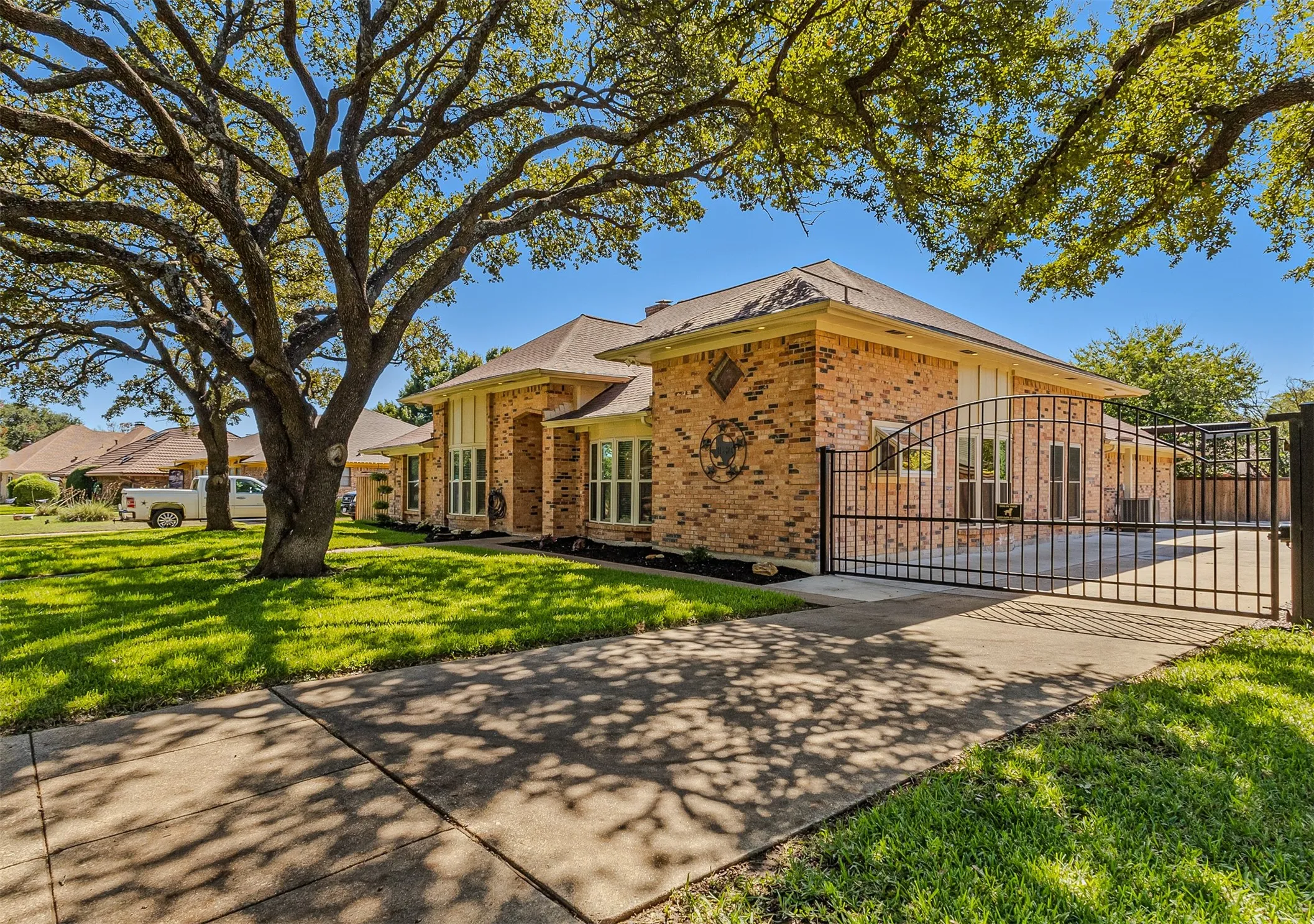 Front of home of 7104 Church Park Dr, Ft Worth TX 76133 in the Candleridge Addition