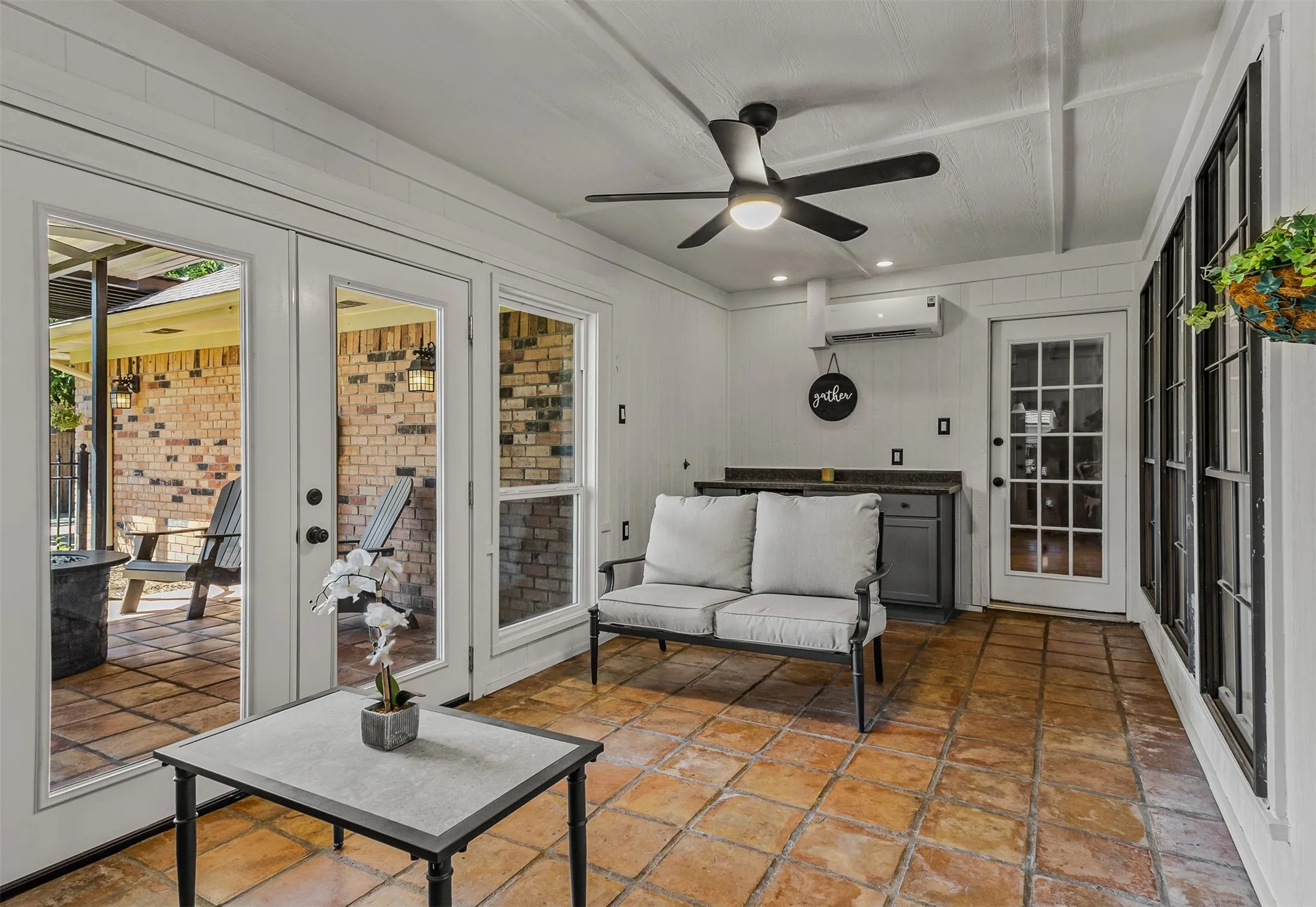 Enclosed sun room of 7104 Church Park Dr, Ft Worth TX 76133 in the Candleridge Addition