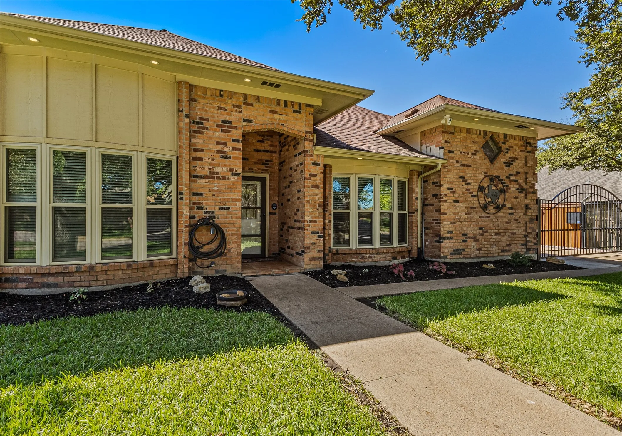 Front of home of 7104 Church Park Dr, Ft Worth TX 76133 in the Candleridge Addition