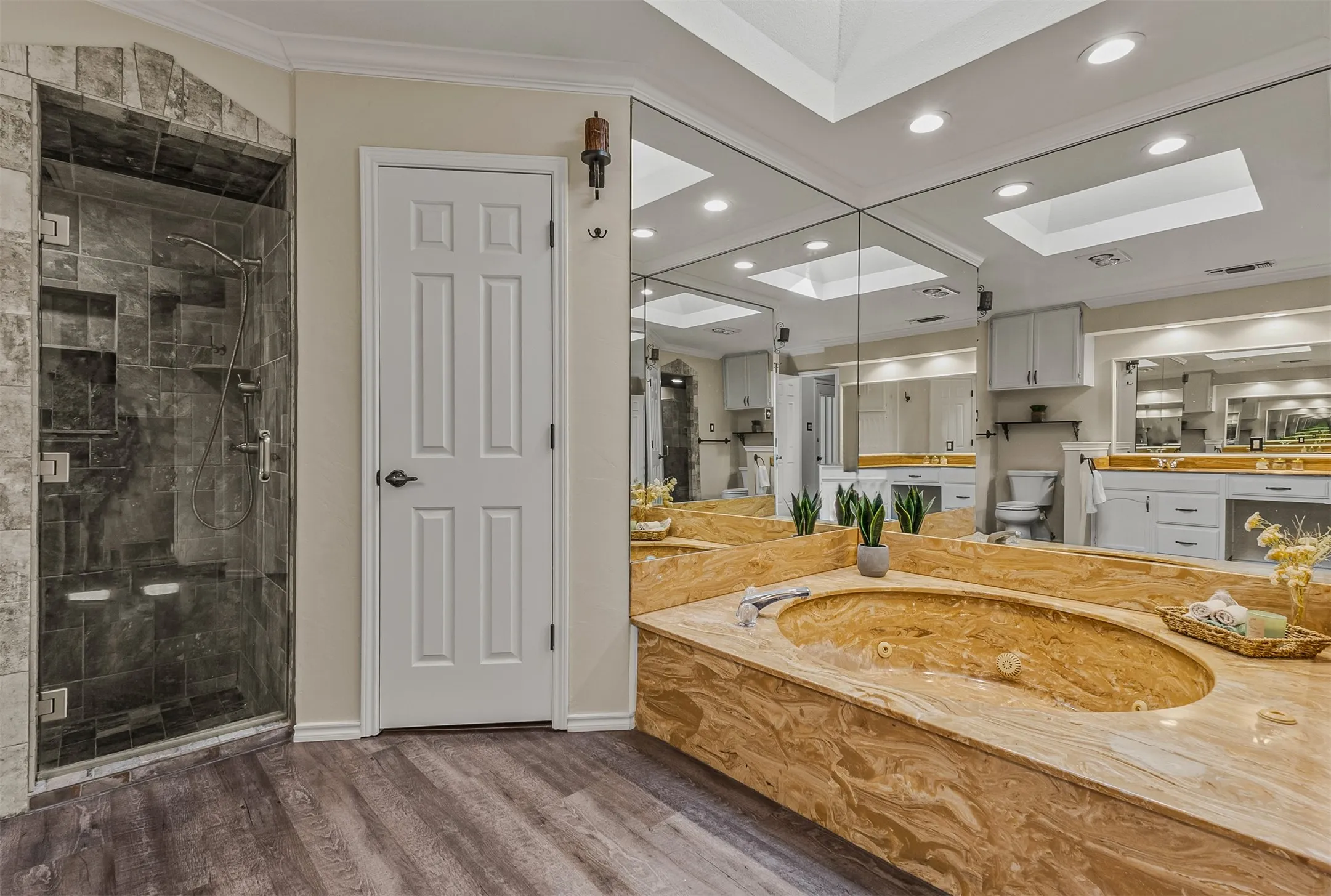Primary bathroom of 7104 Church Park Dr, Ft Worth TX 76133 in the Candleridge Addition