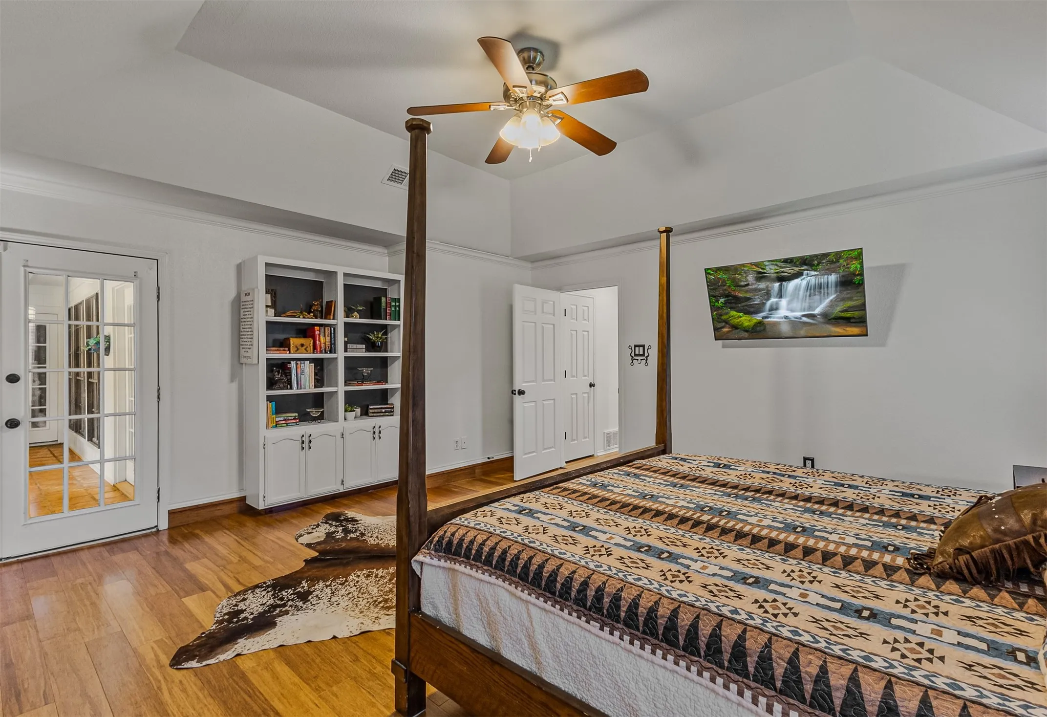 Primary bedroom of 7104 Church Park Dr, Ft Worth TX 76133 in the Candleridge Addition