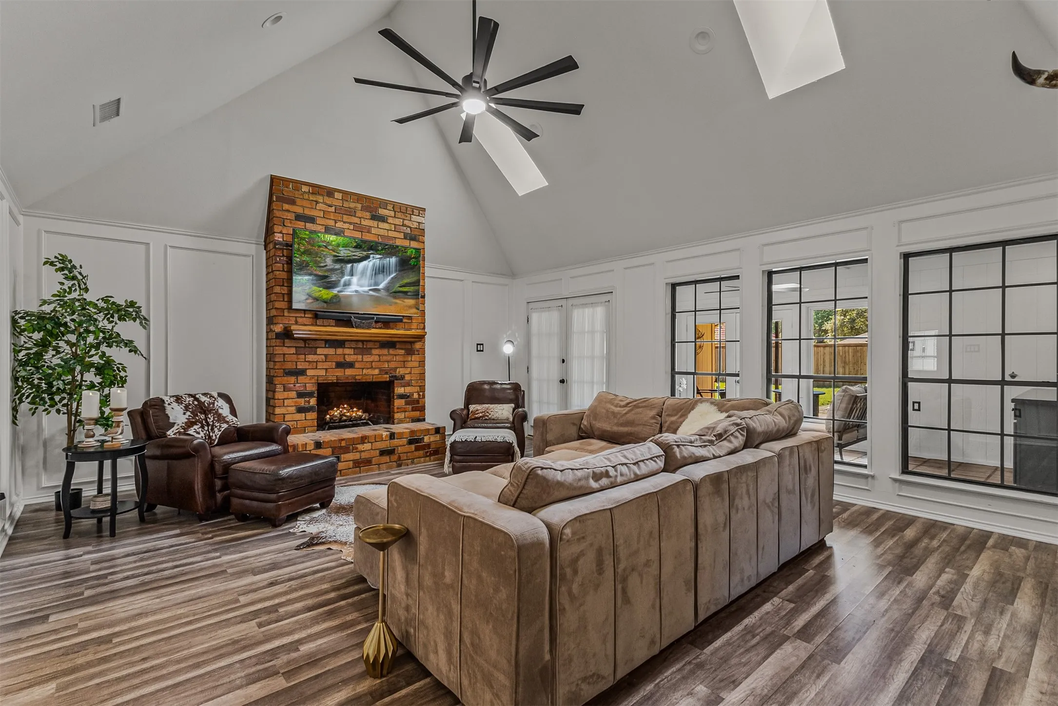 Living room of 7104 Church Park Dr, Ft Worth TX 76133 in the Candleridge Addition
