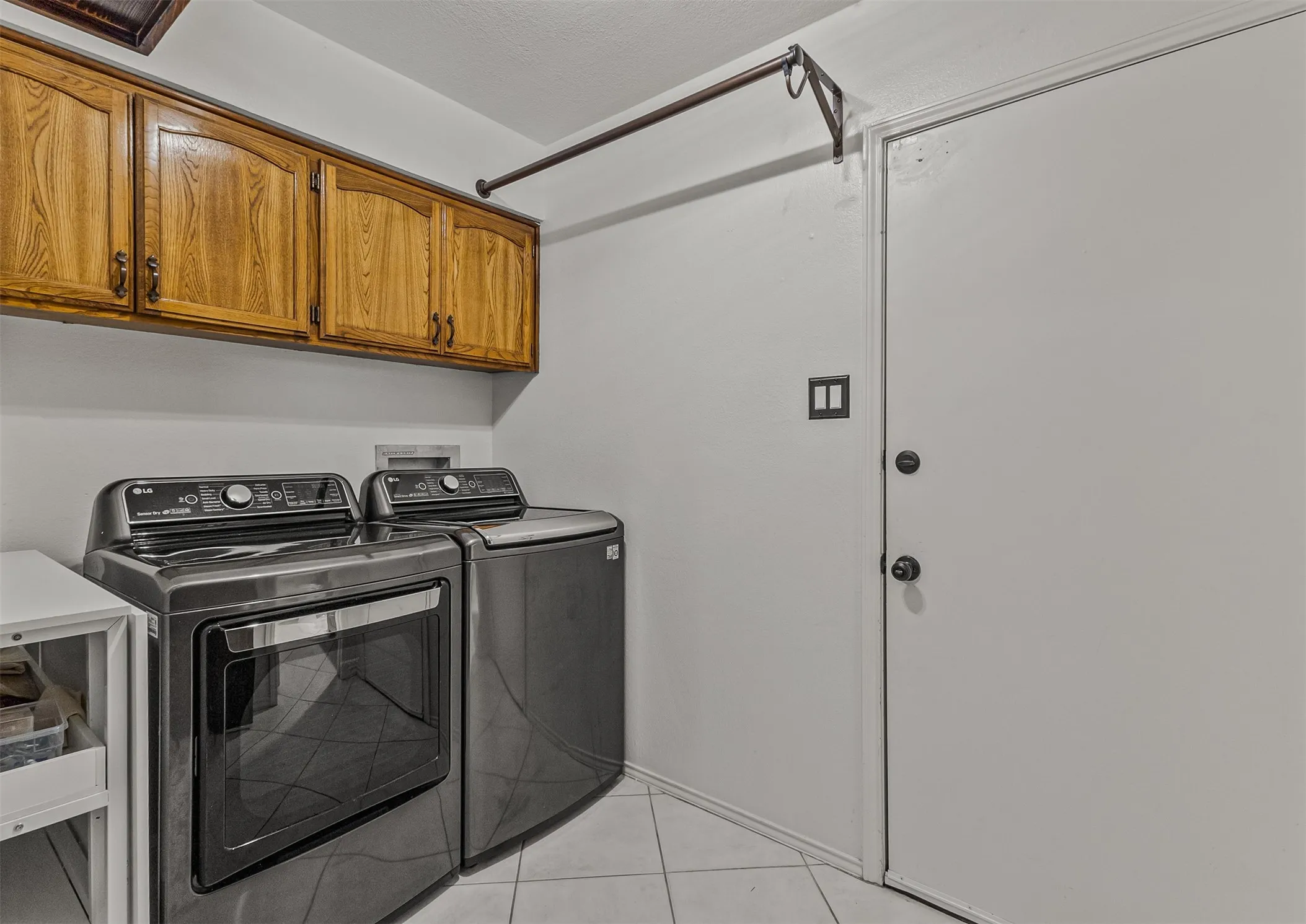 Laundry room of 7104 Church Park Dr, Ft Worth TX 76133 in the Candleridge Addition