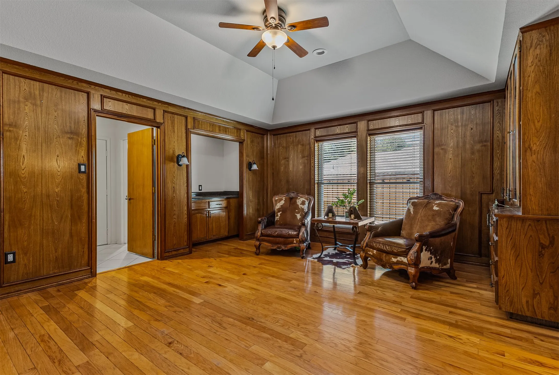 Family room of 7104 Church Park Dr, Ft Worth TX 76133 in the Candleridge Addition
