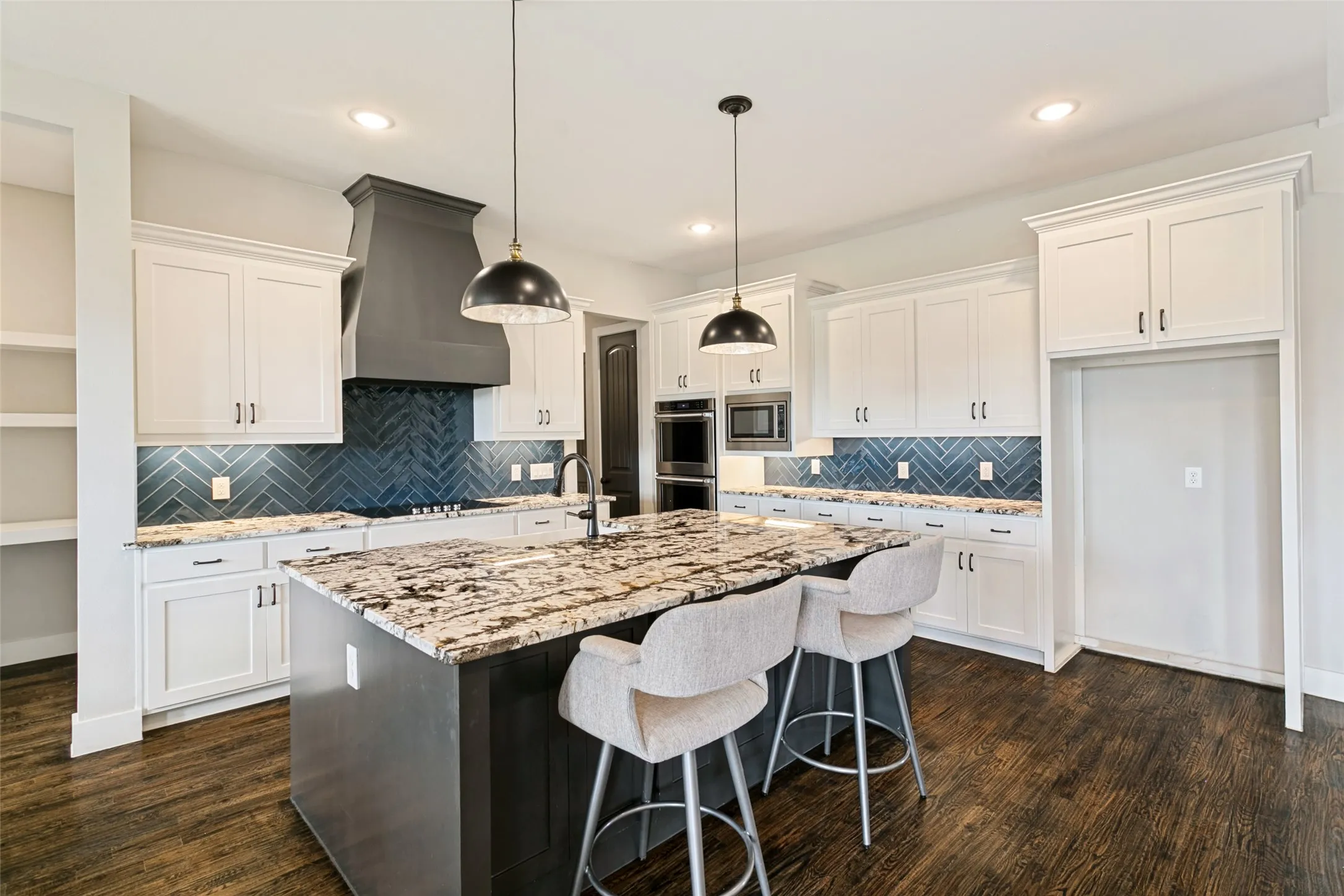 Single Family Residence For Sale in Parker County , 1025 Aledo Ridge Court, Fort Worth, Texas 76108, 5 Bedroom, 3 Bathroom, 3 Garage spaces, 3,221 Sqft, built in 2021, mls#21403075, Real Estate Agent in Fort Worth, Homes For Sale in Parker county, Homes For Sale in Fort Worth, Realtor in Fort Worth Texas, Real Estate Brokerage Independent Realty Texas, Luminita Cordes Realtor