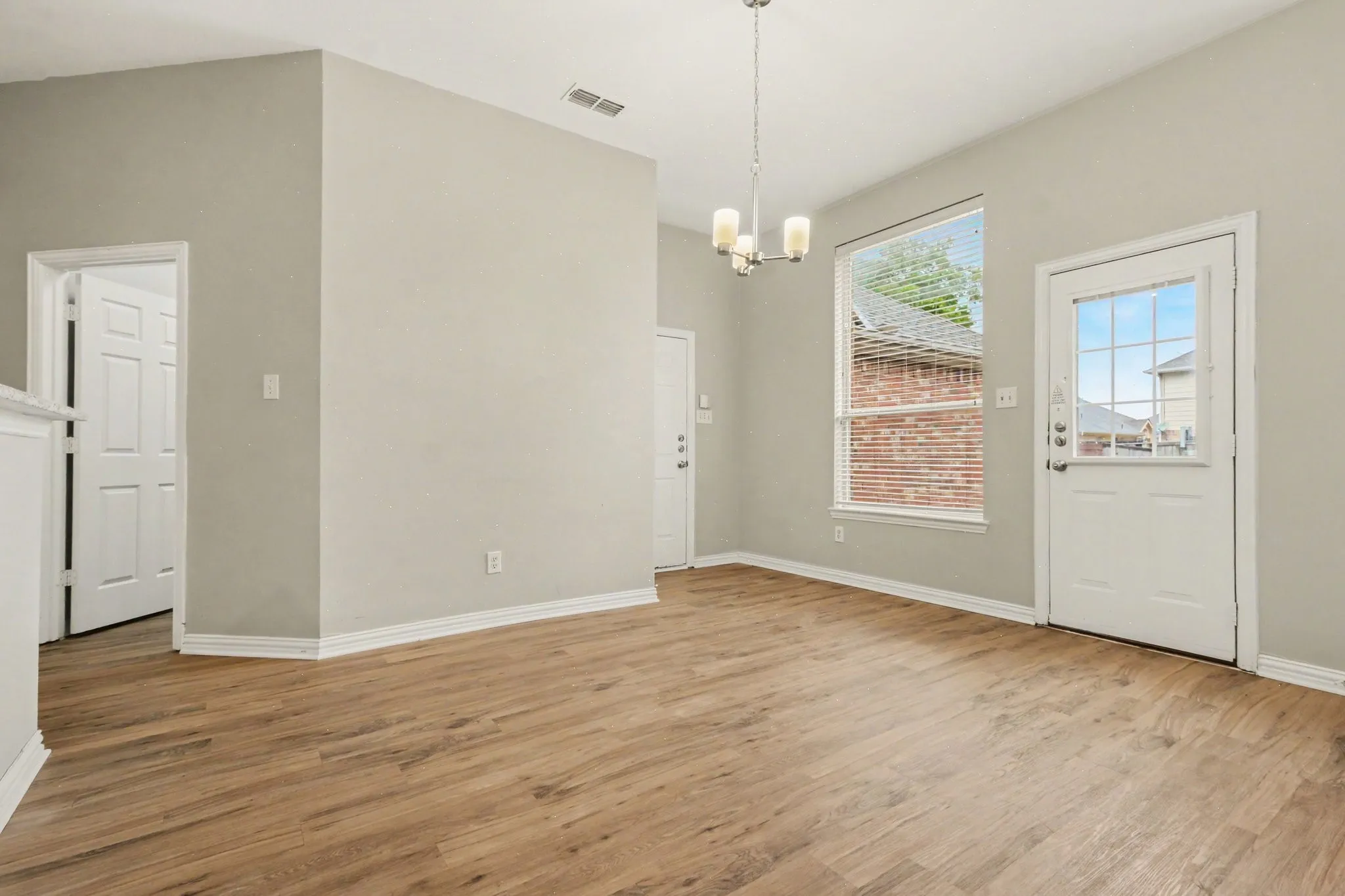 Single Family Residence For Sale in Collin County , 8412 Indianola Drive, Frisco, Texas 75033, 4 Bedroom, 2 Bathroom, 2 Garage spaces, 2,696 Sqft, built in 2000, mls#21404451, Real Estate Agent in Frisco, Homes For Sale in Collin county, Homes For Sale in Frisco, Realtor in Frisco Texas, Real Estate Brokerage Independent Realty Texas, Luminita Cordes Realtor