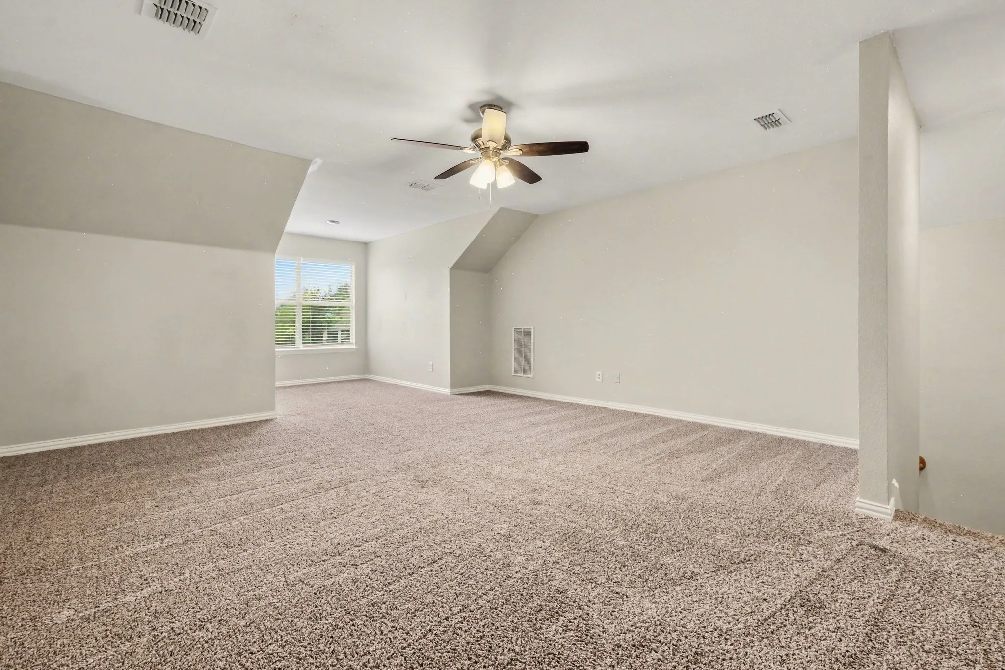 Single Family Residence For Sale in Collin County , 8412 Indianola Drive, Frisco, Texas 75033, 4 Bedroom, 2 Bathroom, 2 Garage spaces, 2,696 Sqft, built in 2000, mls#21404451, Real Estate Agent in Frisco, Homes For Sale in Collin county, Homes For Sale in Frisco, Realtor in Frisco Texas, Real Estate Brokerage Independent Realty Texas, Luminita Cordes Realtor
