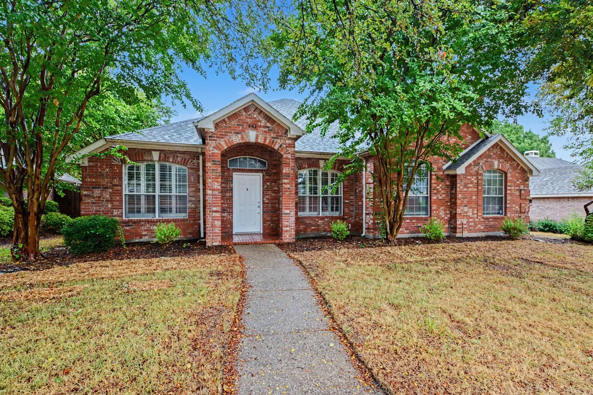 Single Family Residence For Sale in Collin County , 8412 Indianola Drive, Frisco, Texas 75033, 4 Bedroom, 2 Bathroom, 2 Garage spaces, 2,696 Sqft, built in 2000, mls#21404451, Real Estate Agent in Frisco, Homes For Sale in Collin county, Homes For Sale in Frisco, Realtor in Frisco Texas, Real Estate Brokerage Independent Realty Texas, Luminita Cordes Realtor