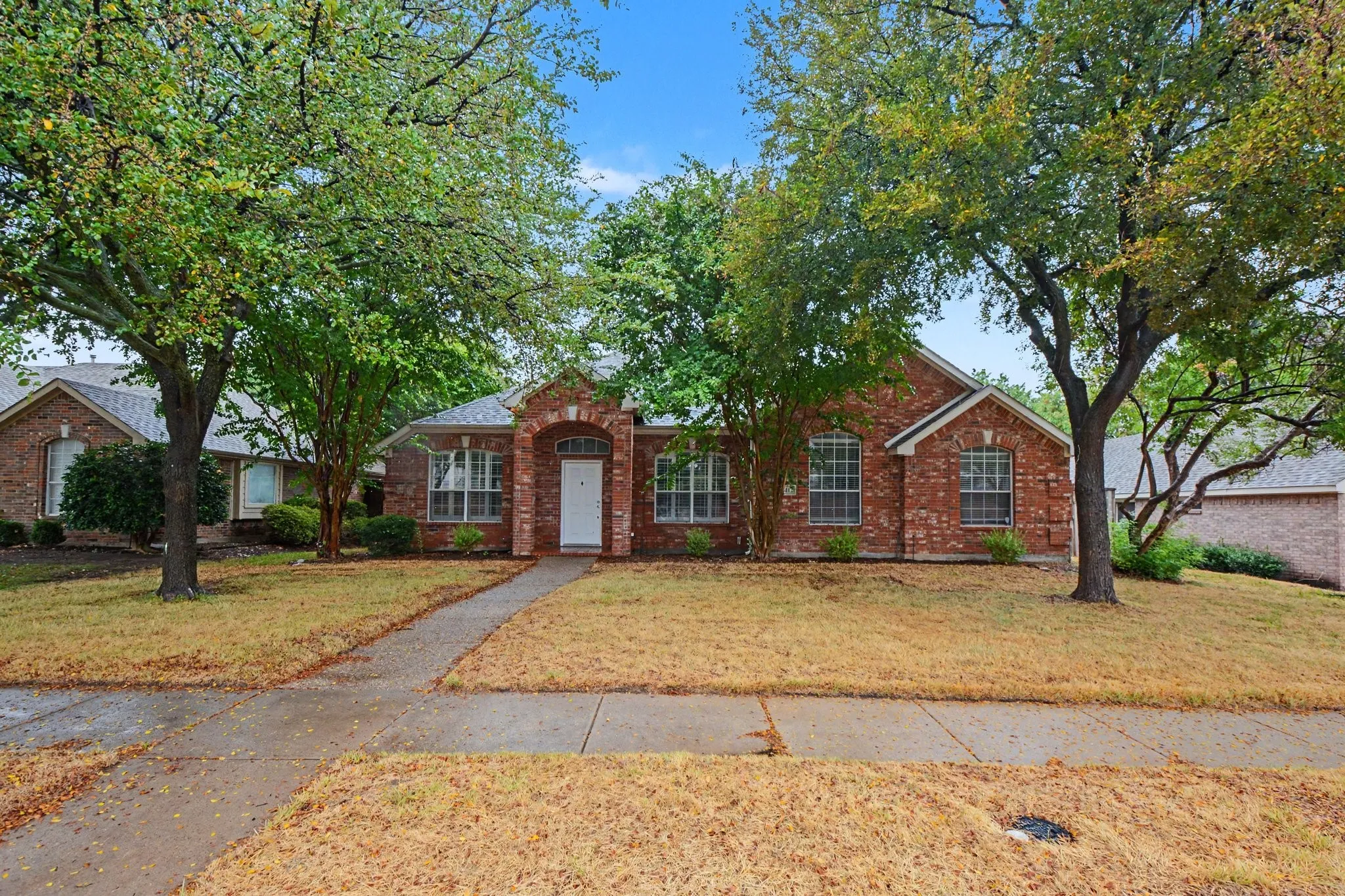 Single Family Residence For Sale in Collin County , 8412 Indianola Drive, Frisco, Texas 75033, 4 Bedroom, 2 Bathroom, 2 Garage spaces, 2,696 Sqft, built in 2000, mls#21404451, Real Estate Agent in Frisco, Homes For Sale in Collin county, Homes For Sale in Frisco, Realtor in Frisco Texas, Real Estate Brokerage Independent Realty Texas, Luminita Cordes Realtor